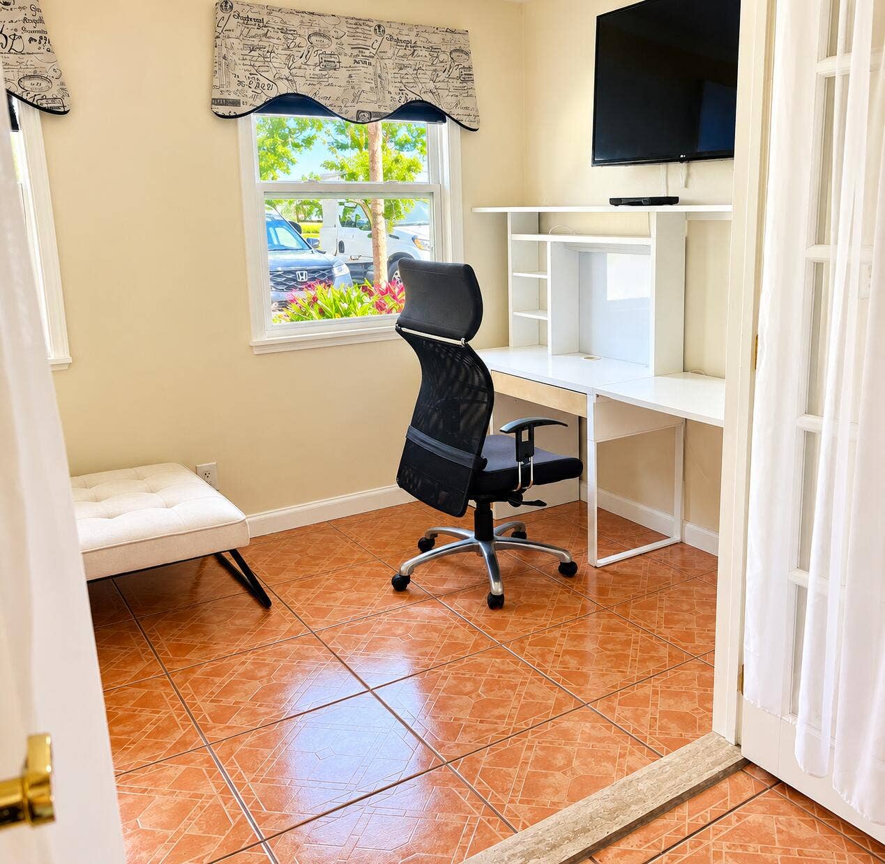 14385 Campanelli Drive, Delray Beach, FL 33484 Den or Office Close to the kitchen.