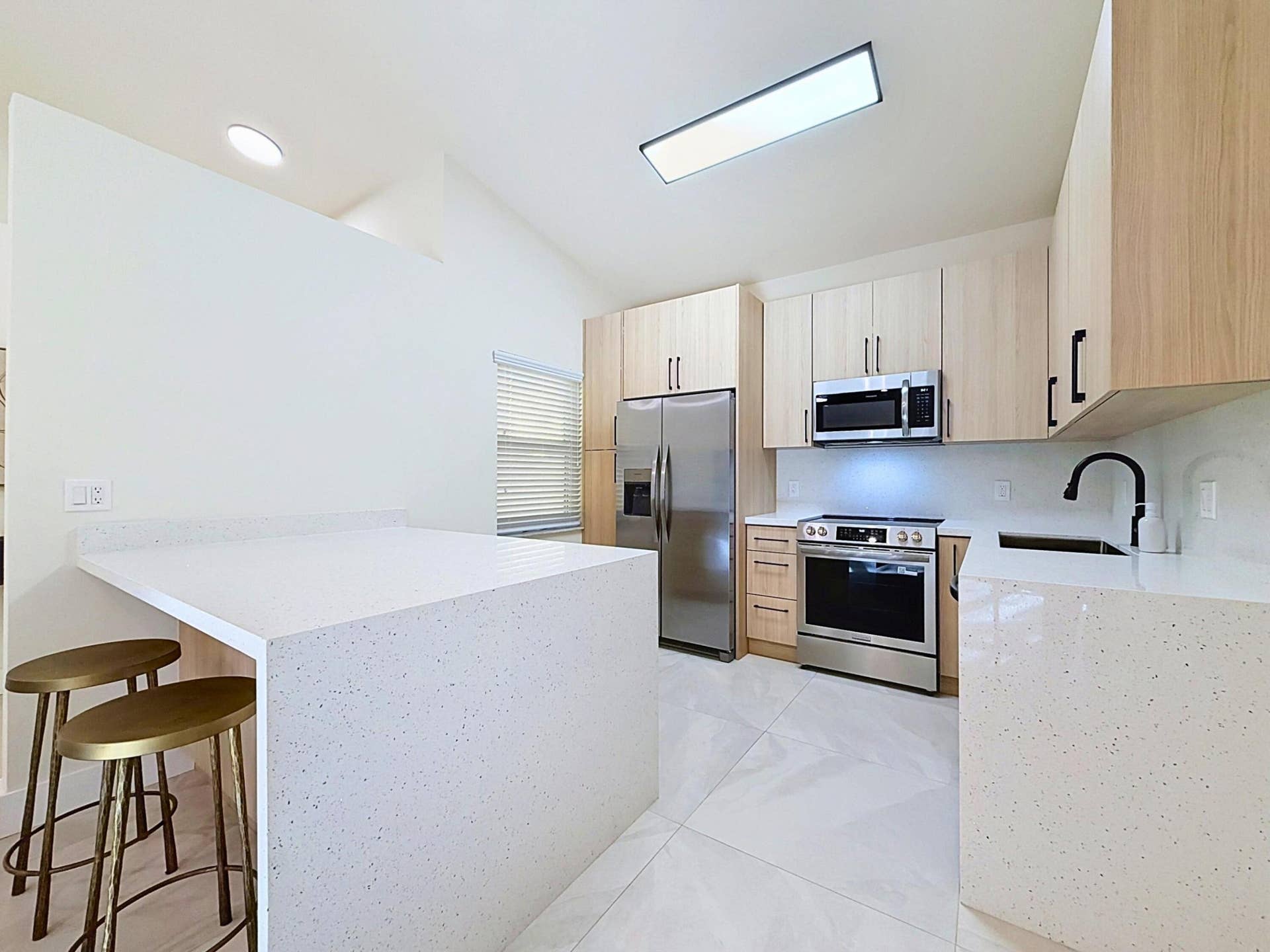 Beautiful Kitchen with White Oak Cabinets, Quartz counters and stainless steel appliances!