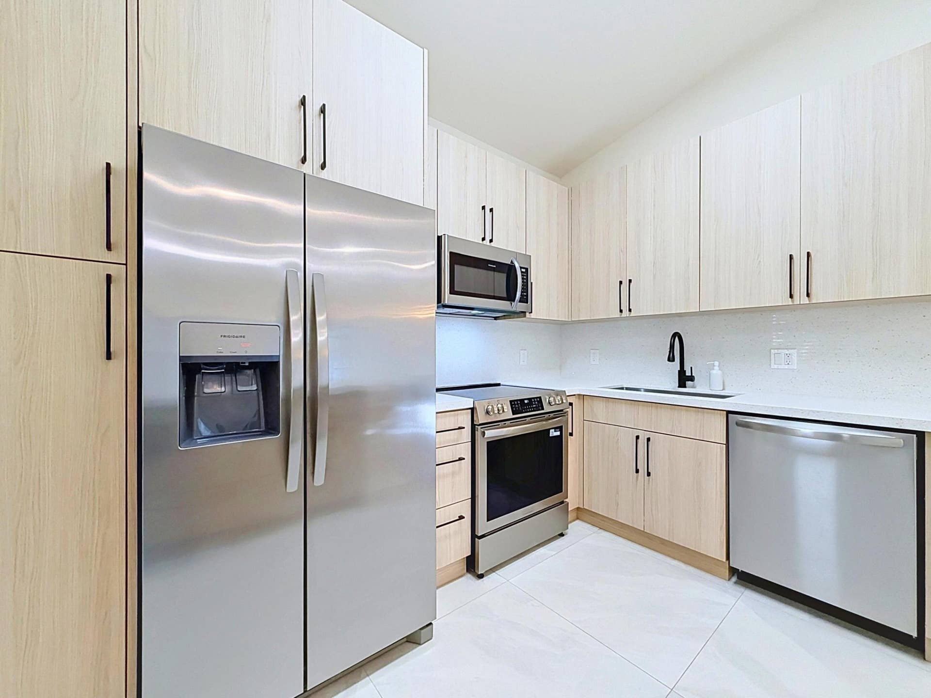 Beautiful Kitchen with White Oak Cabinets, Quartz counters and stainless steel appliances!