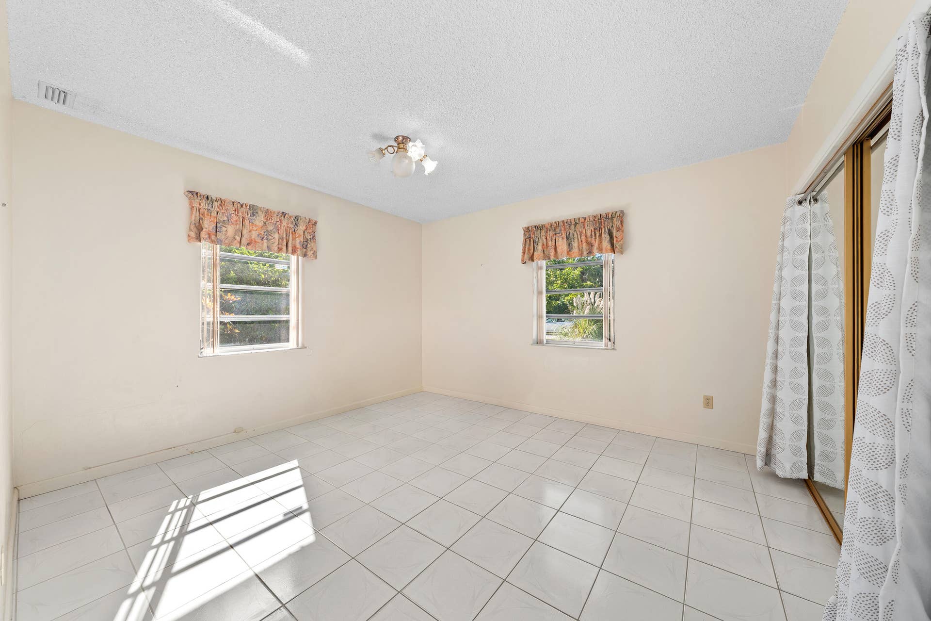 BEDROOM #2