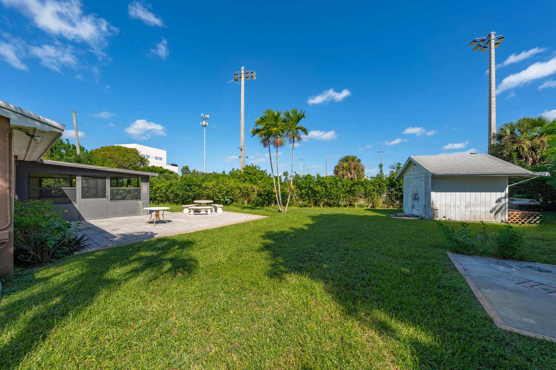 SIDE YARD