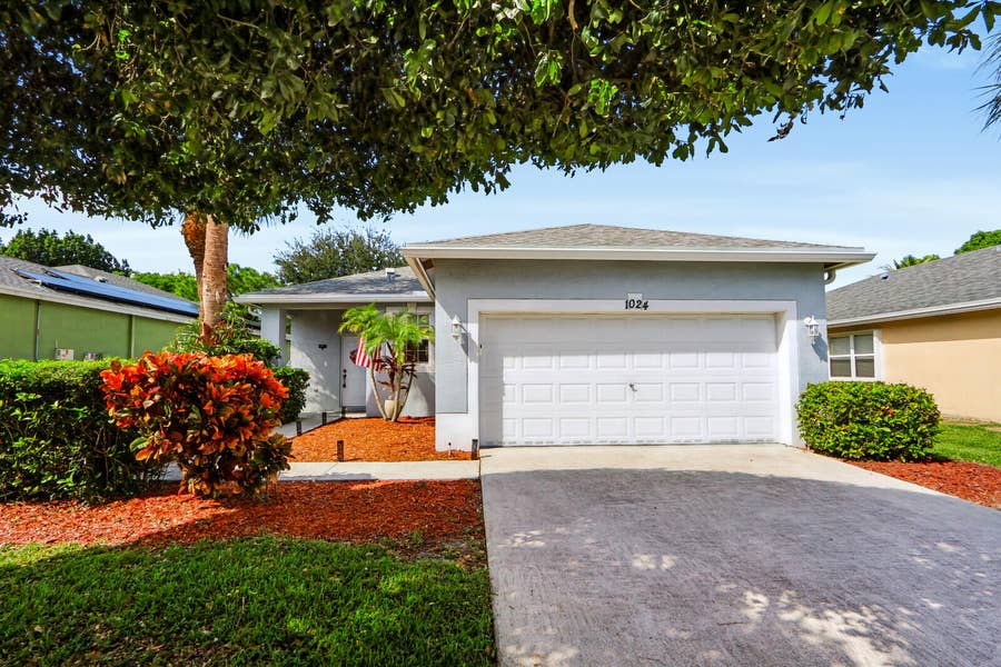 Property photo for 1024 PARK HILL Drive, Haverhill, FL