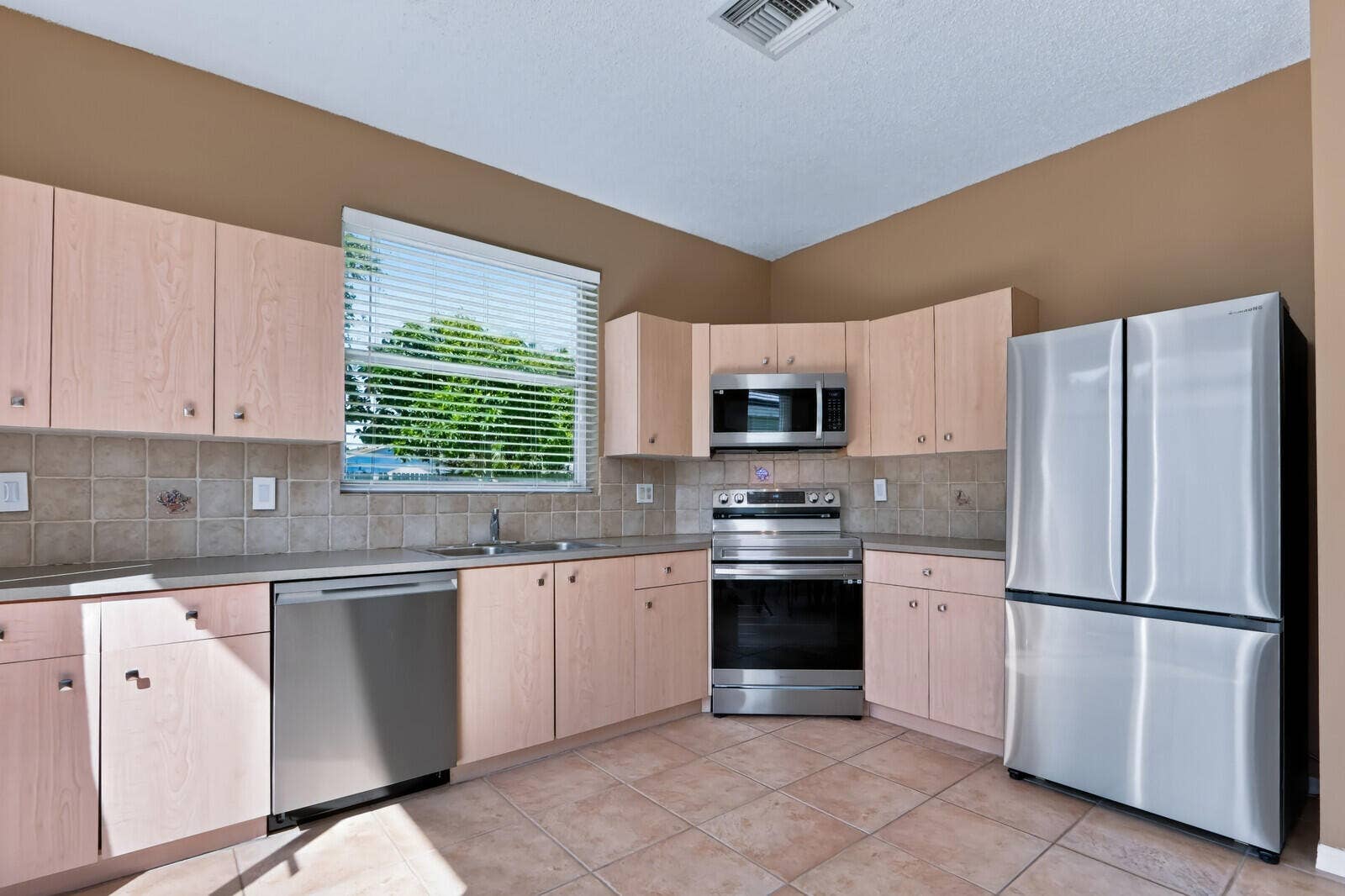 1024 PARK HILL Drive, Haverhill, FL 33417 28_Image_16_mls