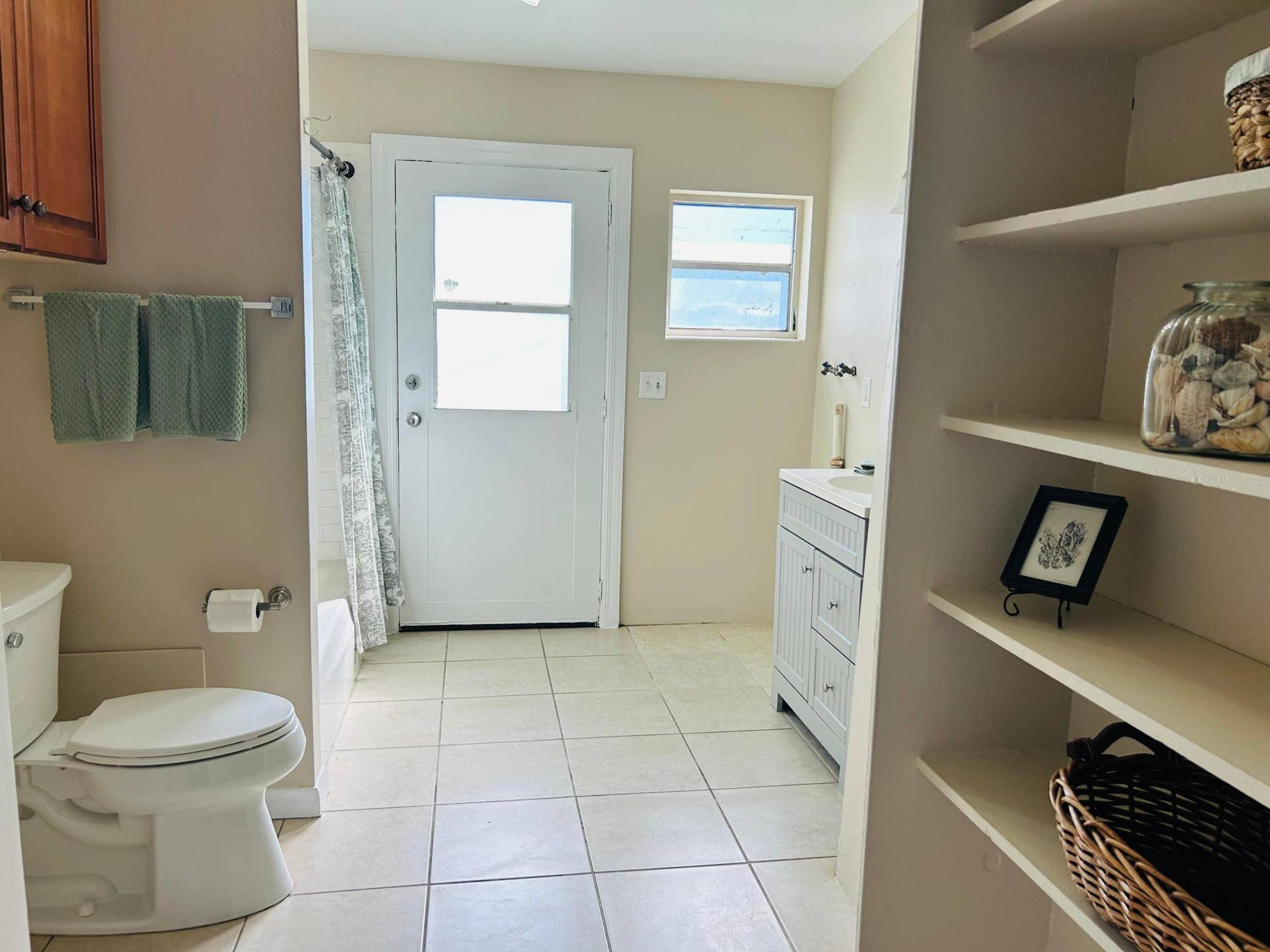 1808 22nd Avenue, Vero Beach, FL 32960 Bathroom with Laundry Hook -ups