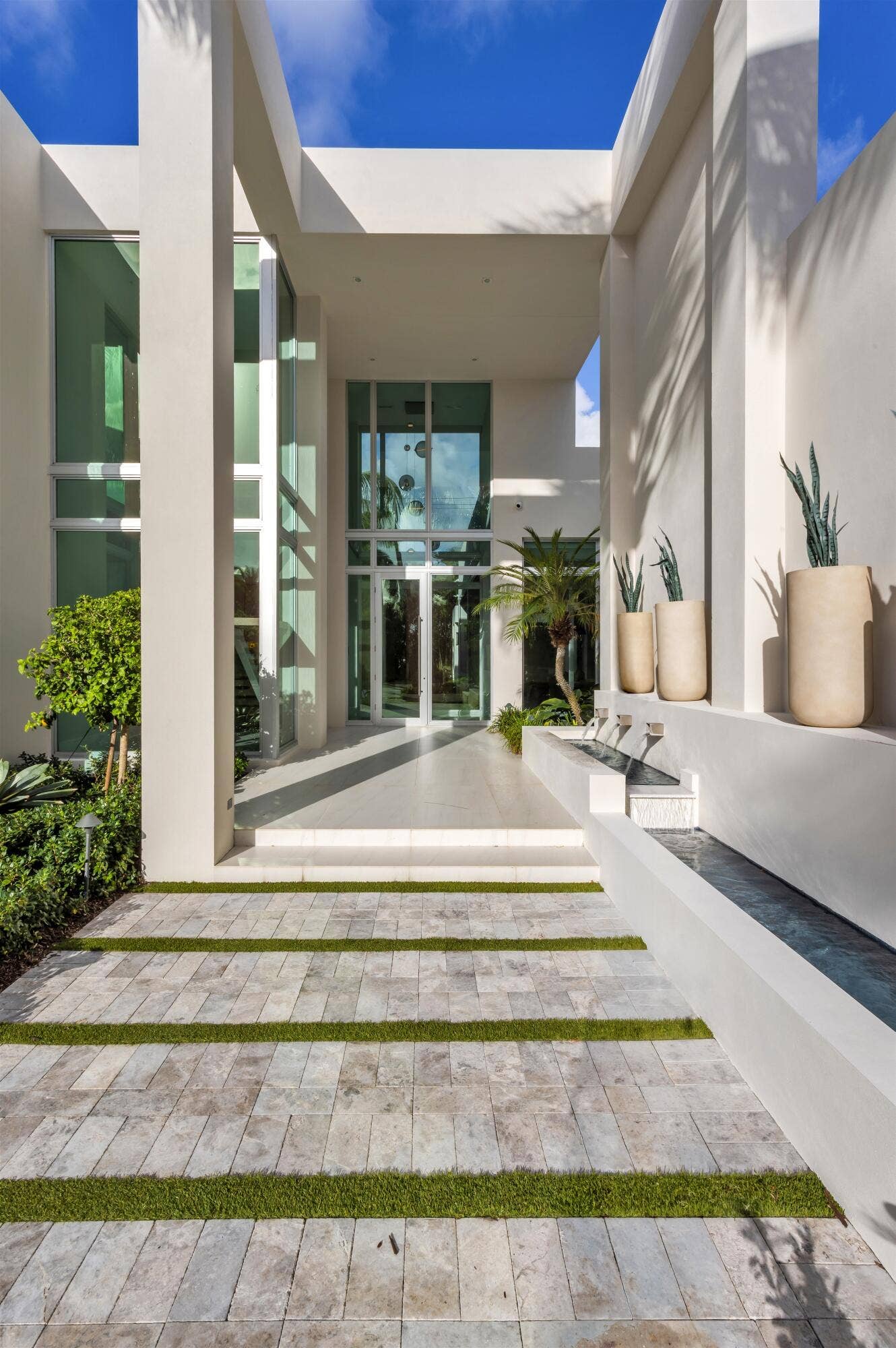 FRONT_ENTRANCE_STRAIGHT