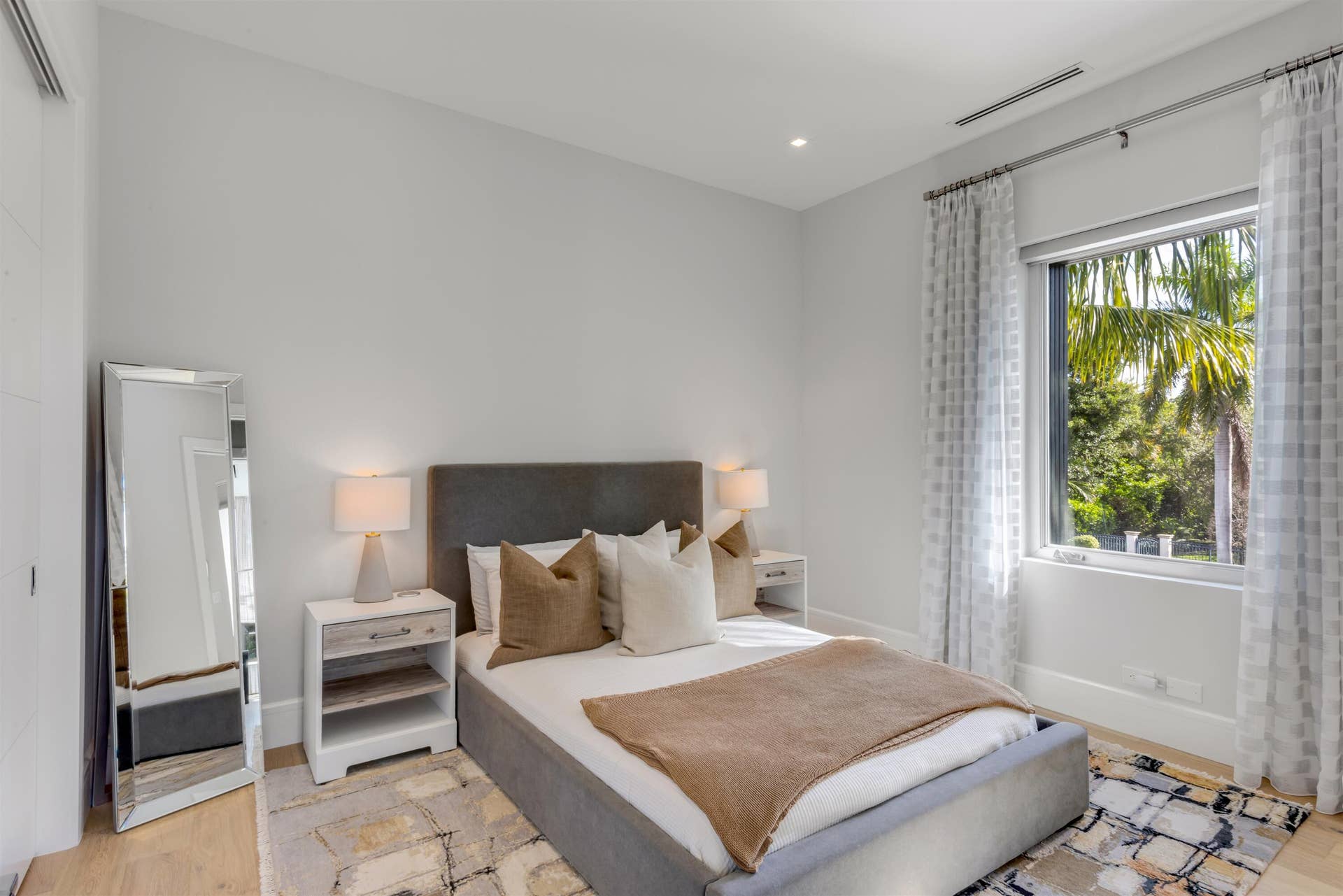 BEDROOM_4_ANGLE