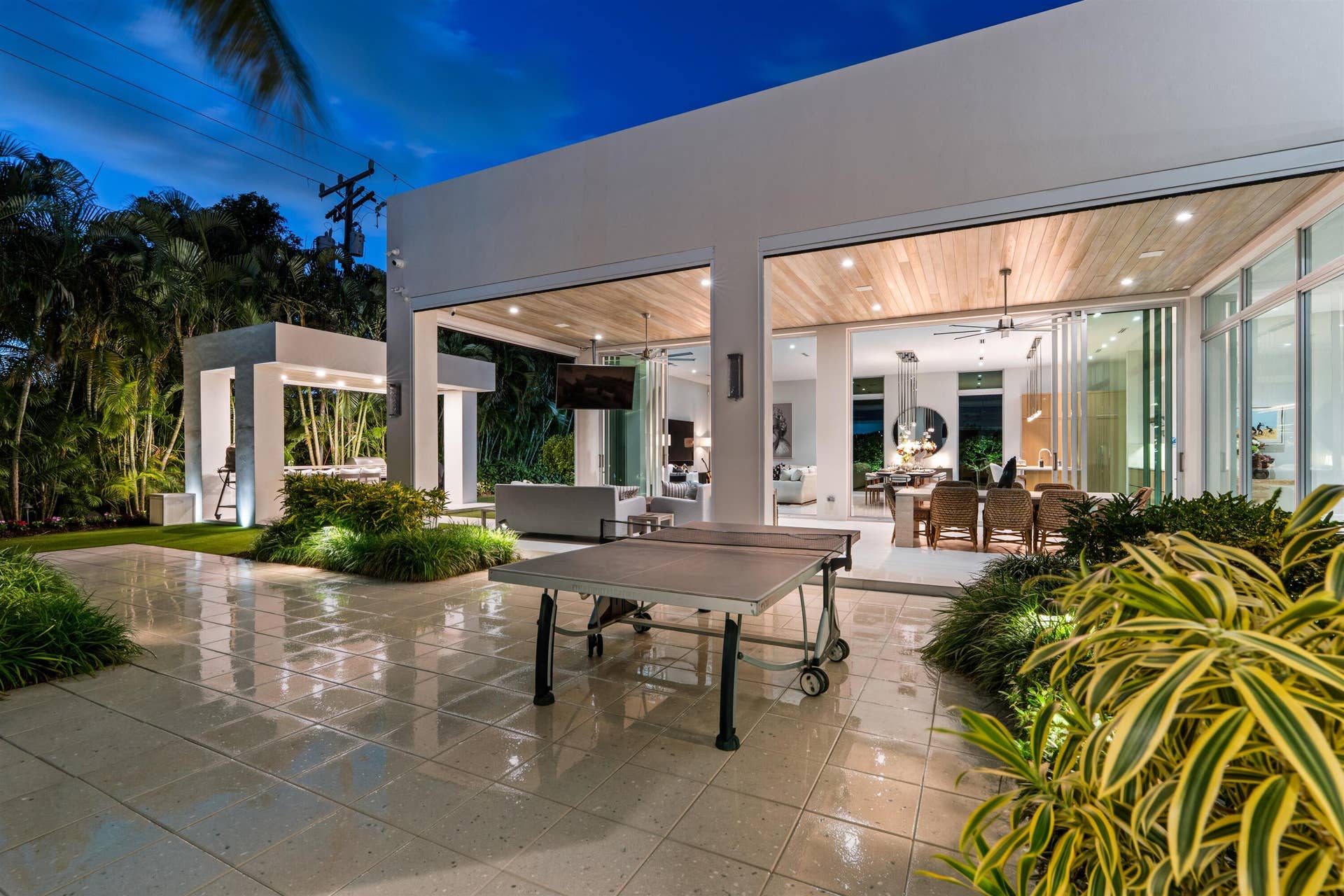 PATIO_ANGLE_WIDE_SUNSET