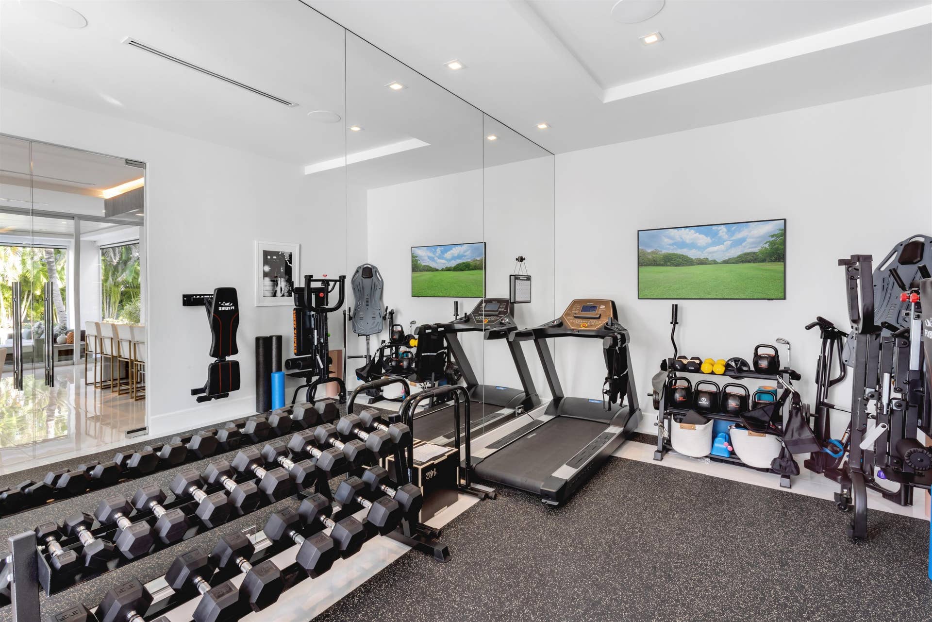 FITNESS_ROOM_ANGLE