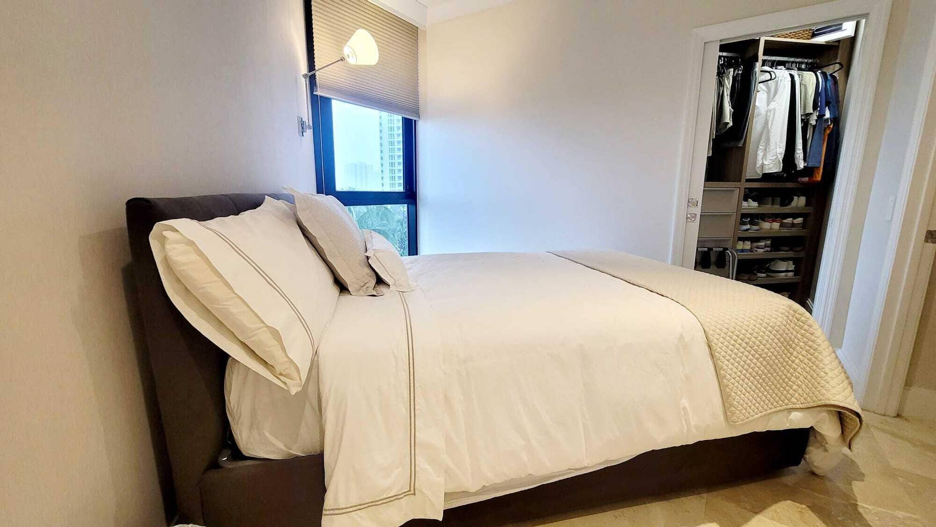 21200 POINT Place, #801, Aventura, FL 33180 djmv