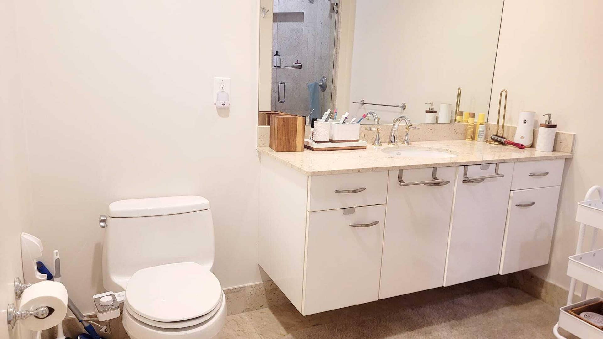 21200 POINT Place, #801, Aventura, FL 33180 jyi