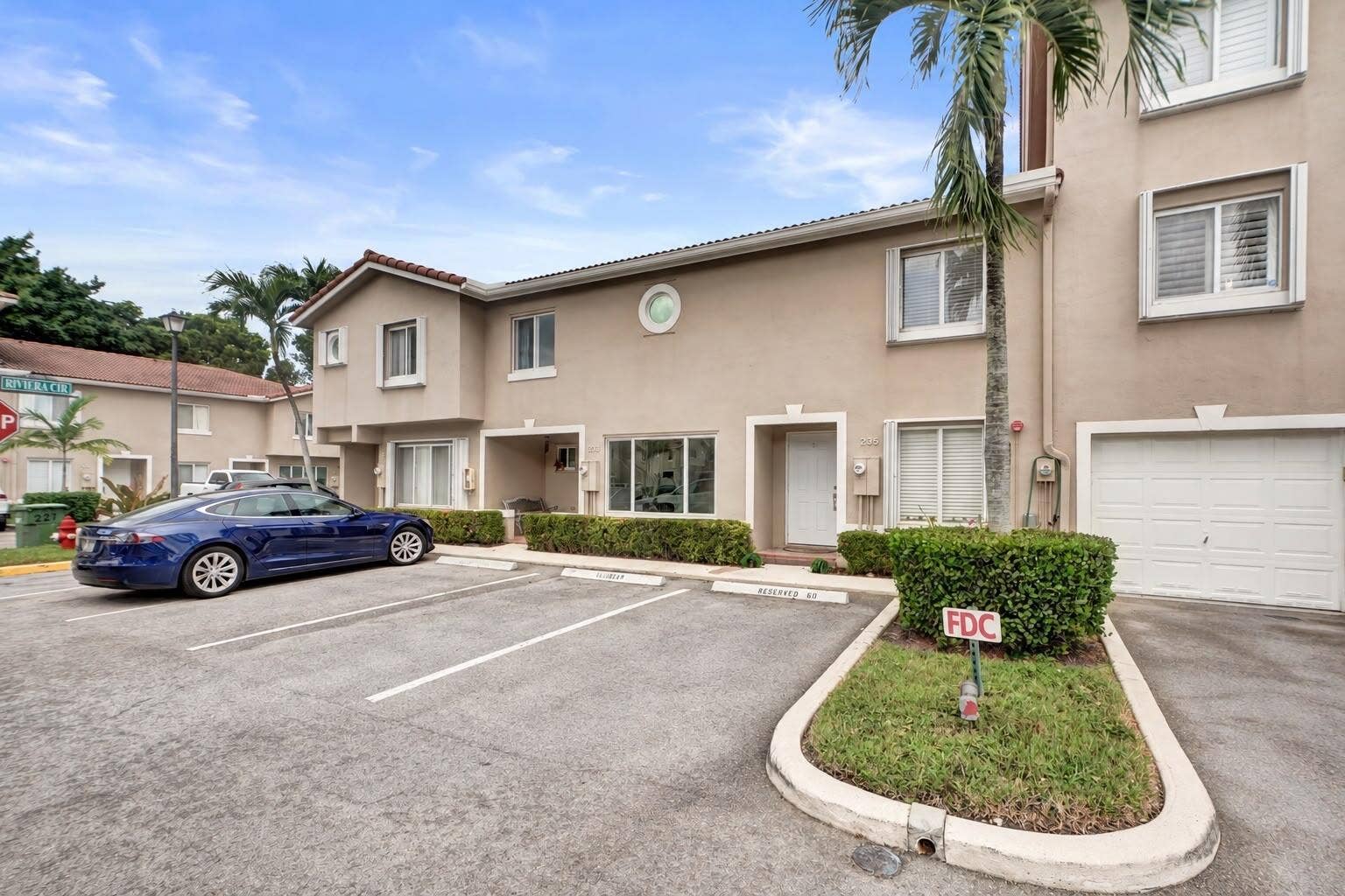 235 Riviera Circle, Weston, FL 33326 WhatsApp_Image_2026-10-22_at_15_22_25_%2