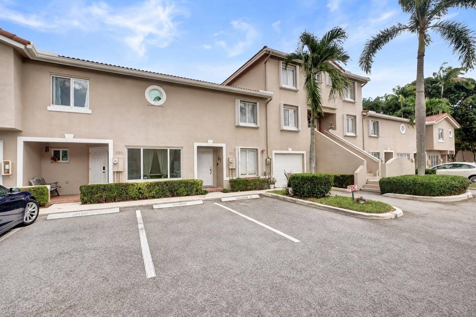 235 Riviera Circle, Weston, FL 33326 WhatsApp_Image_2026-10-22_at_15_22_25_%2