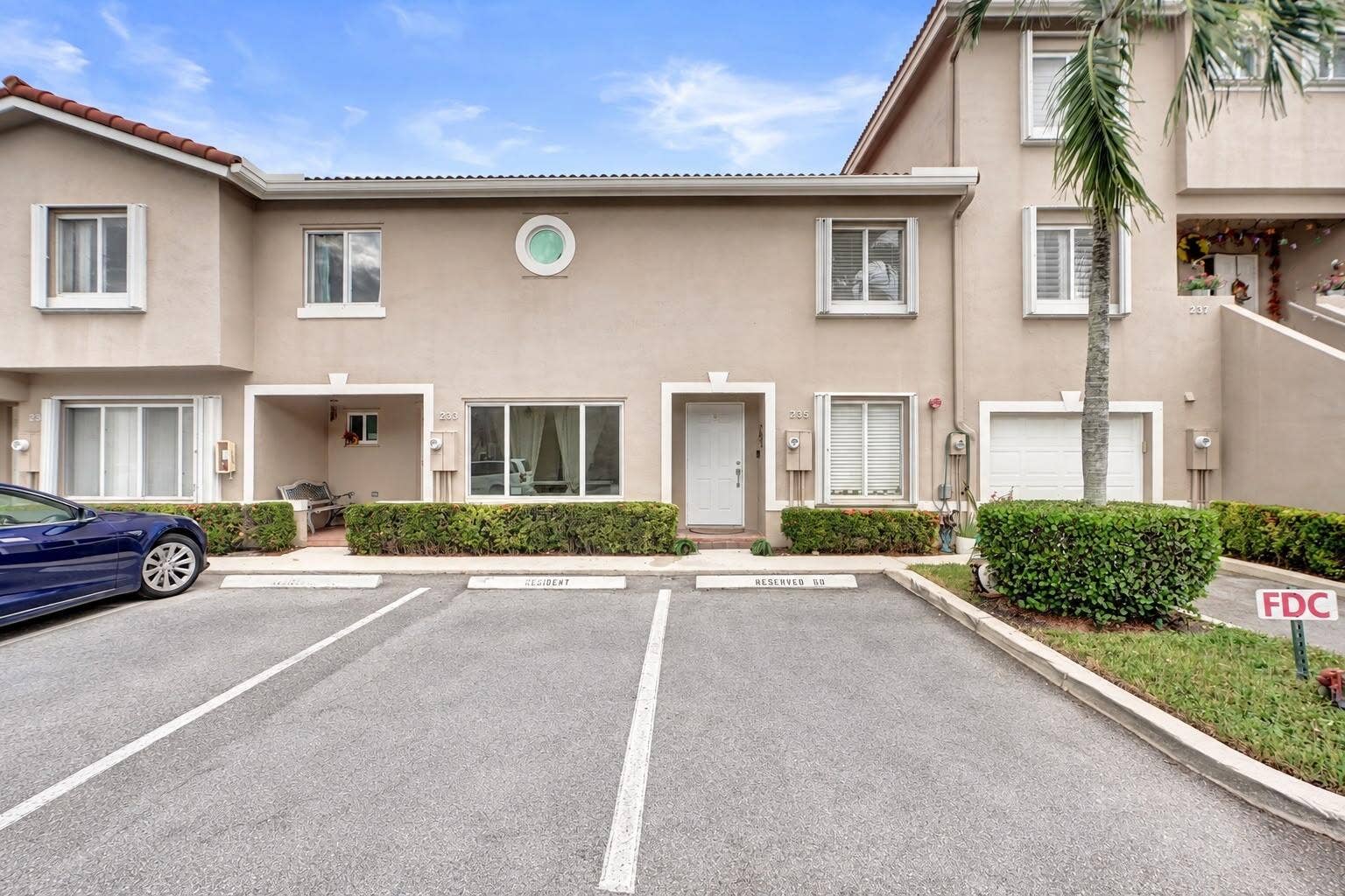 235 Riviera Circle, Weston, FL 33326 WhatsApp_Image_2026-10-22_at_15_22_25_%2