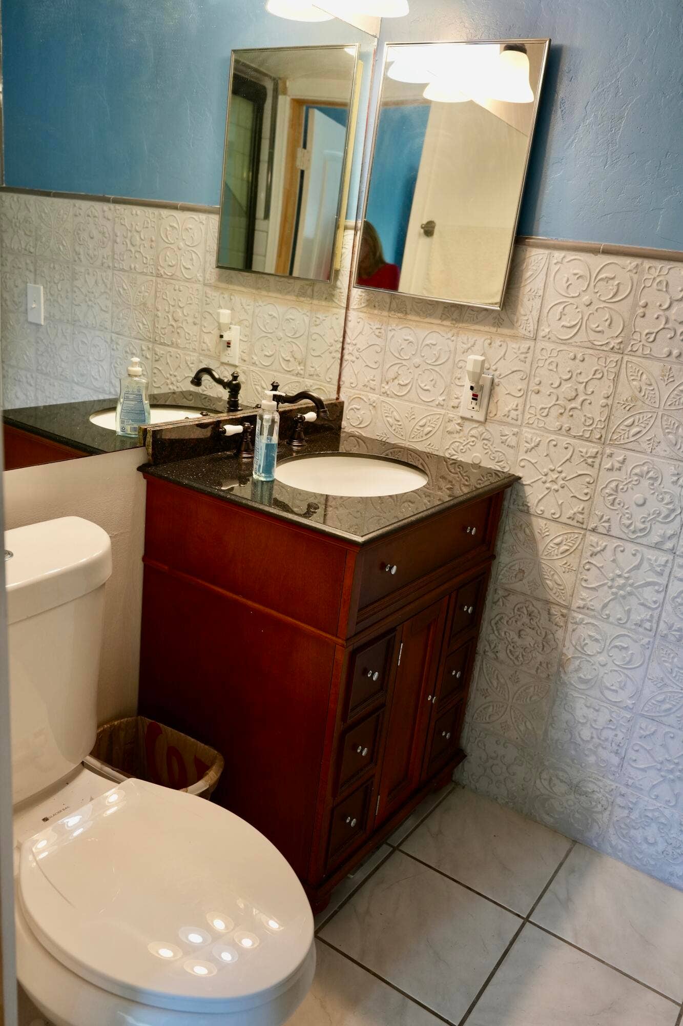 1st floor master Bathroom