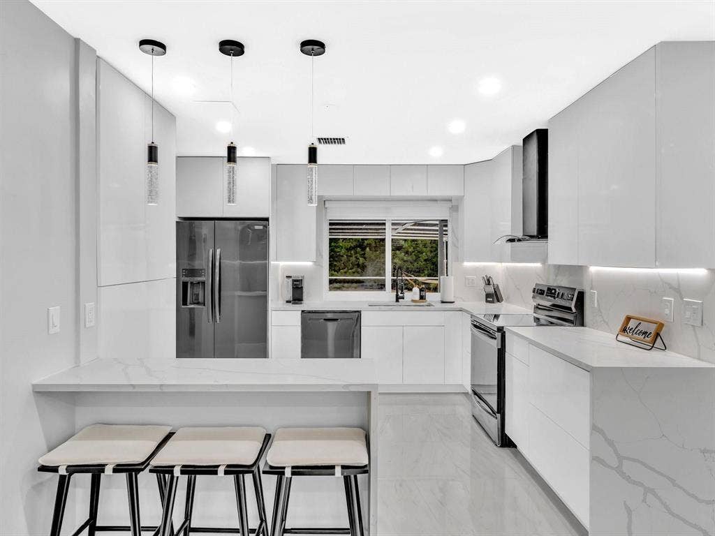 4925 Polk Street, Hollywood, FL 33021 kitchen