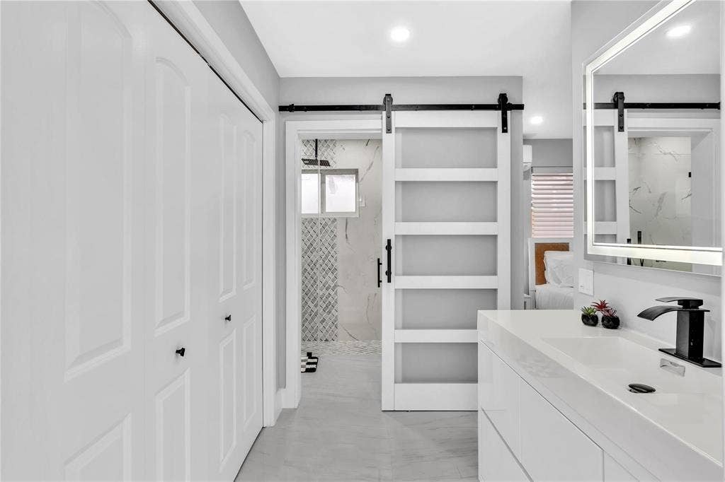 4925 Polk Street, Hollywood, FL 33021 bathroom