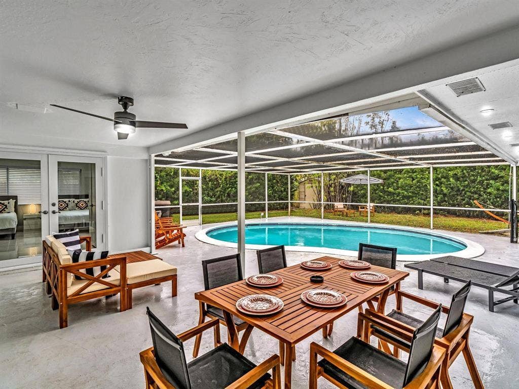 4925 Polk Street, Hollywood, FL 33021 pool
