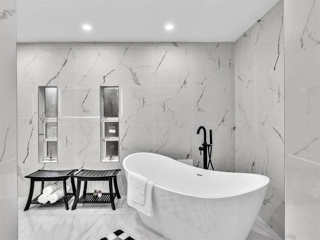 4925 Polk Street, Hollywood, FL 33021 primary bath