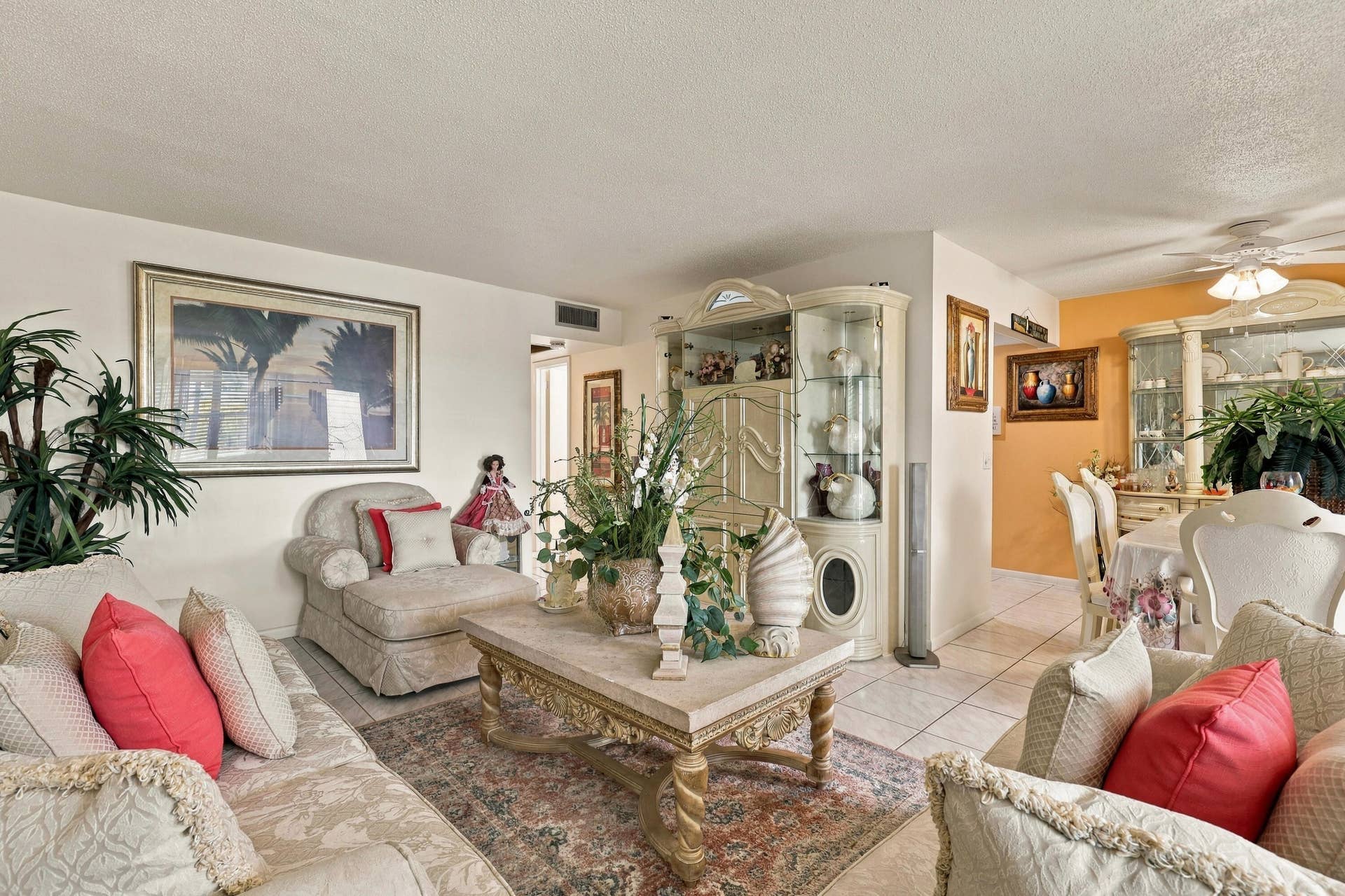 Living/Dining Area
