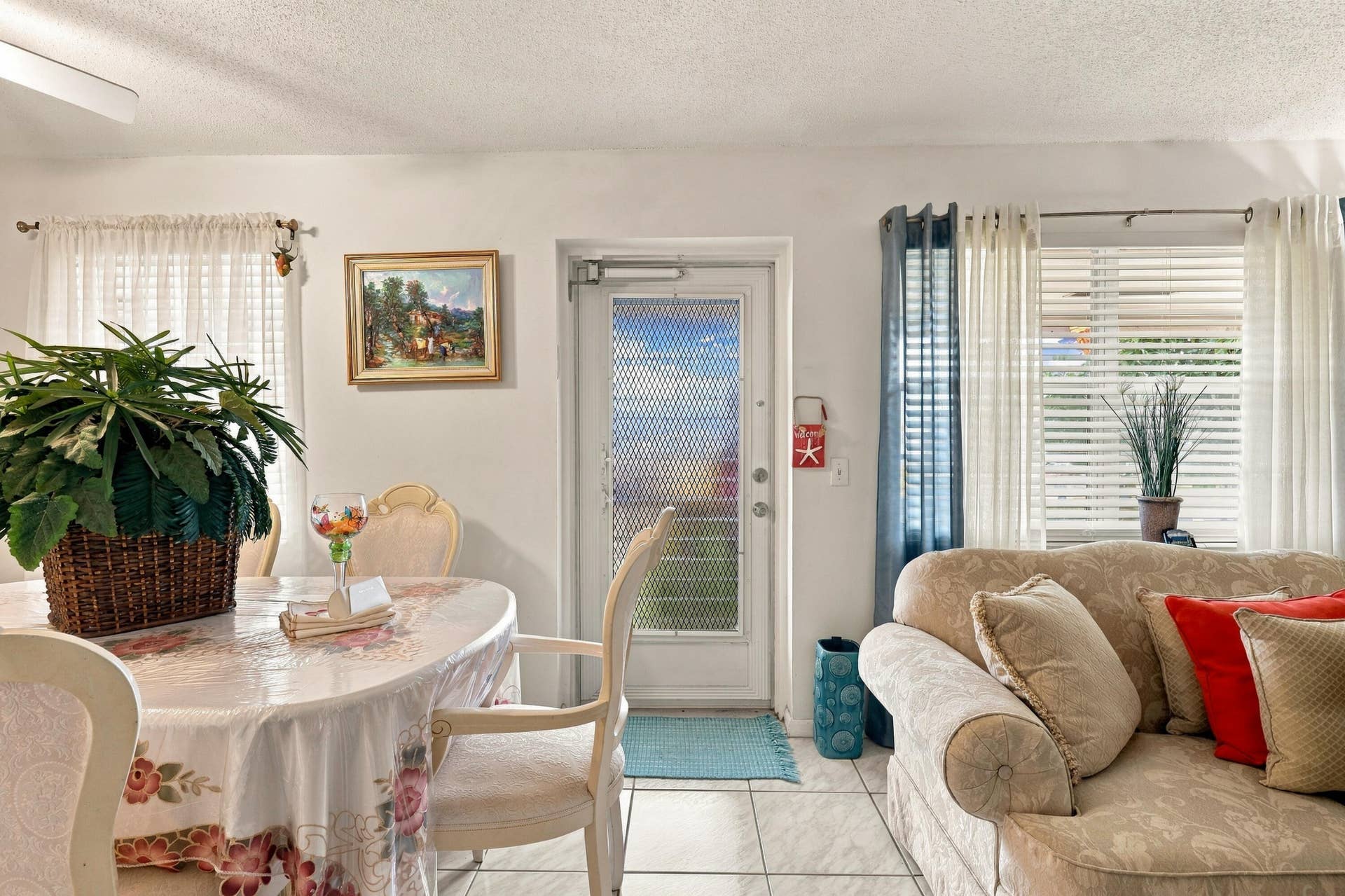 Living/Dining Area