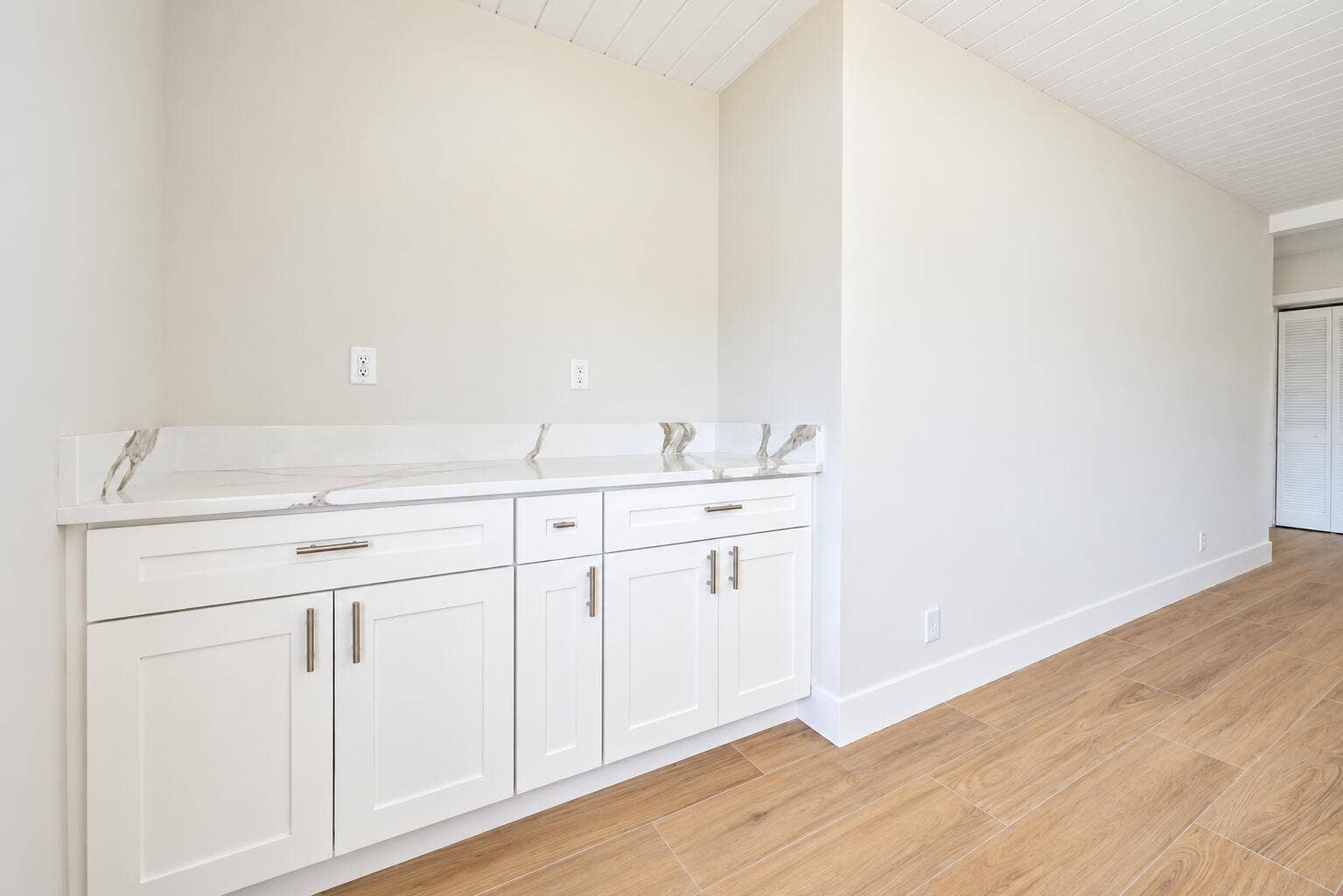 8721 HIDDEN PINES Road, Fort Pierce, FL 34945 Coffee Bar