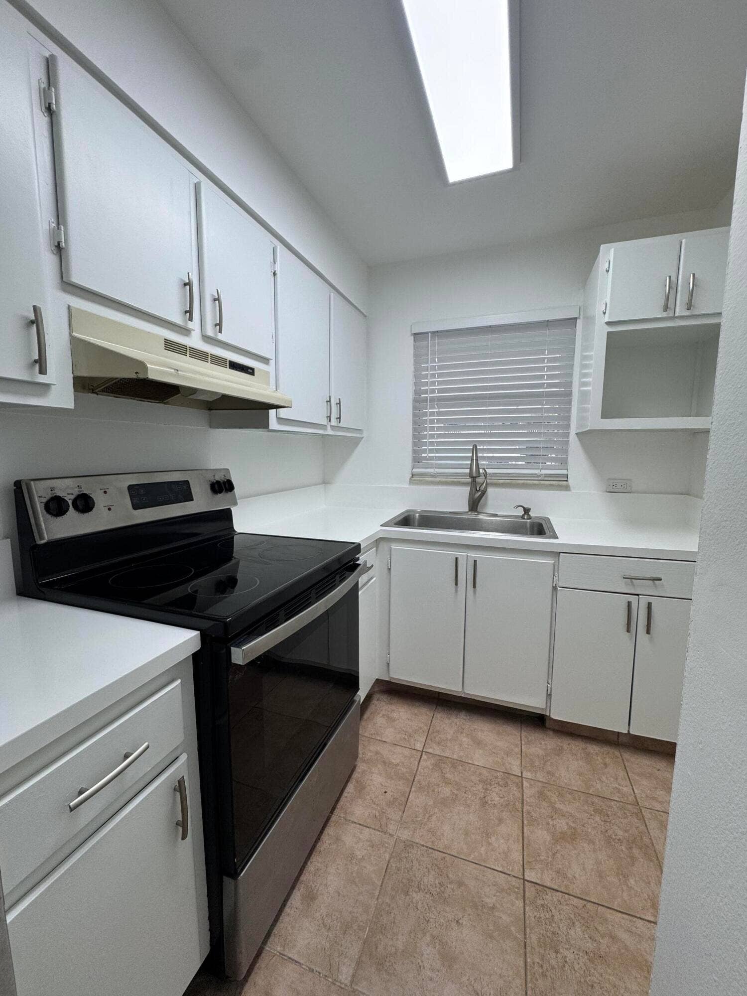 510 LAKE SHORE Drive, #16, Lake Park, FL 33403 Kitchen
