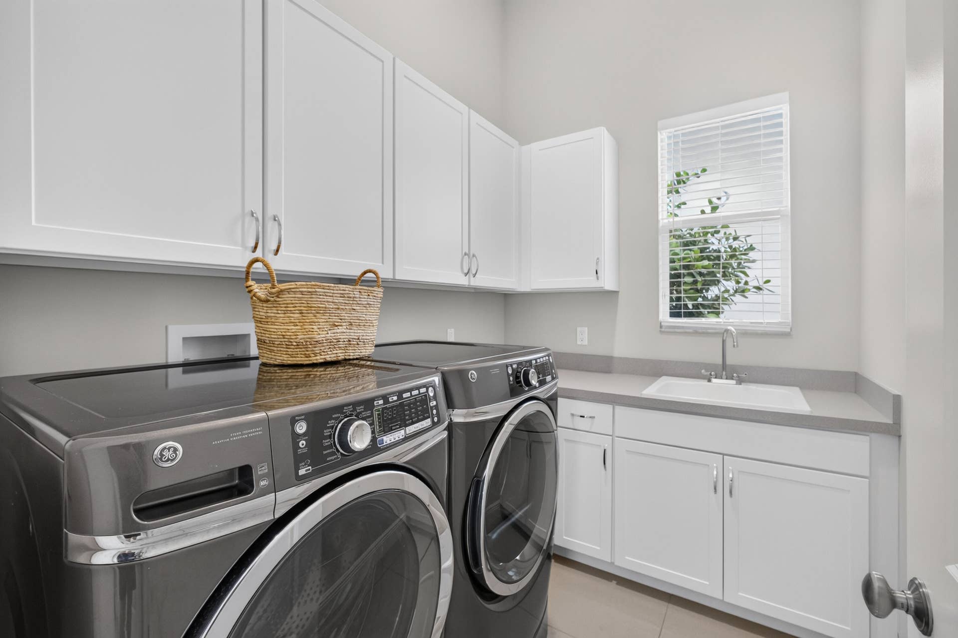 1070 Faulkner Terrace, Palm Beach Gardens, FL 33418 Laundry Room