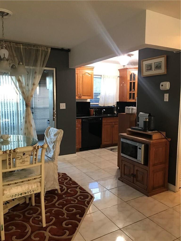 941 CRYSTAL LAKE Drive, #105, Deerfield Beach, FL 33064 liv/dine/kitchen