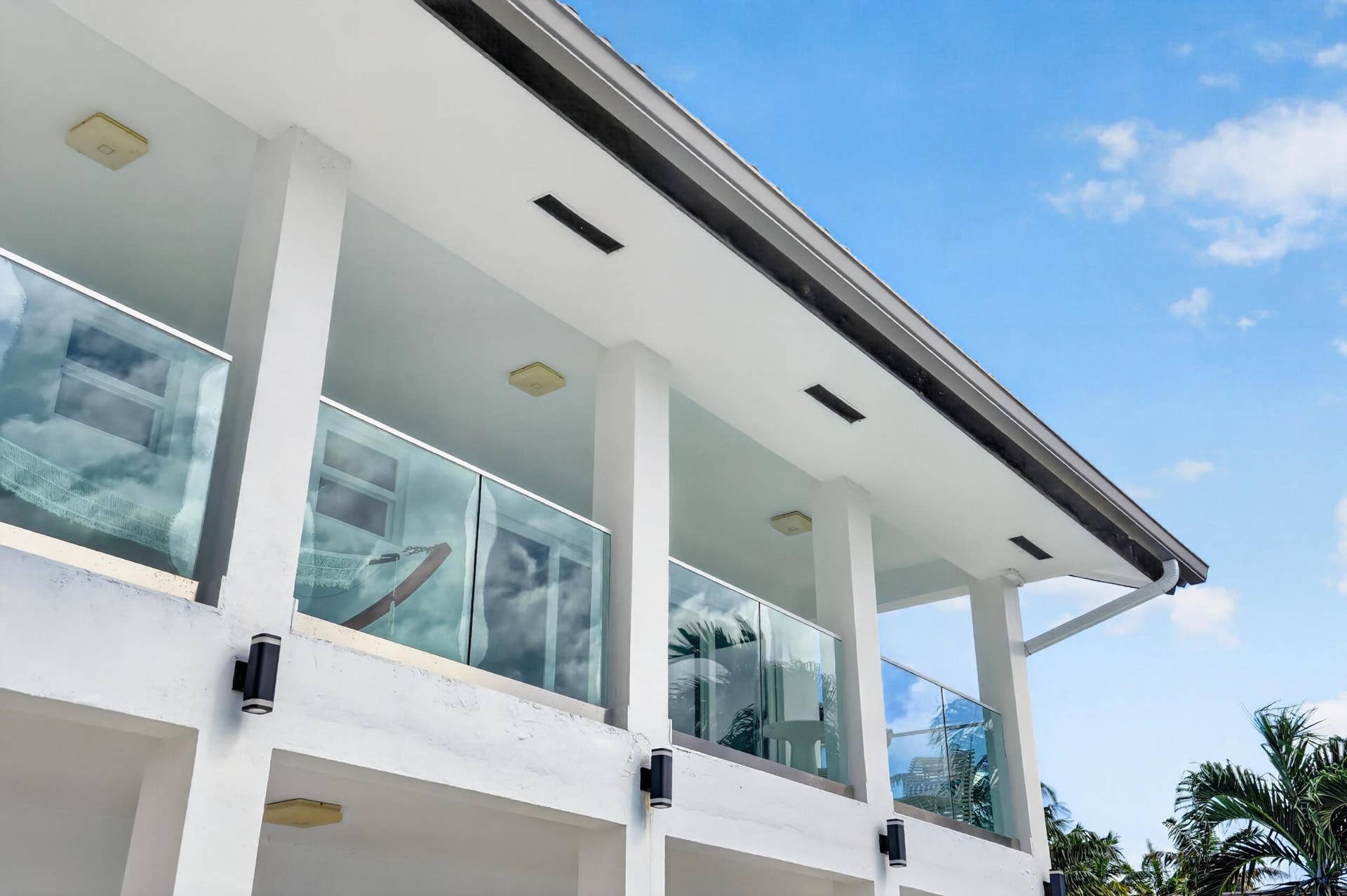 BALCONY TO MASTER
