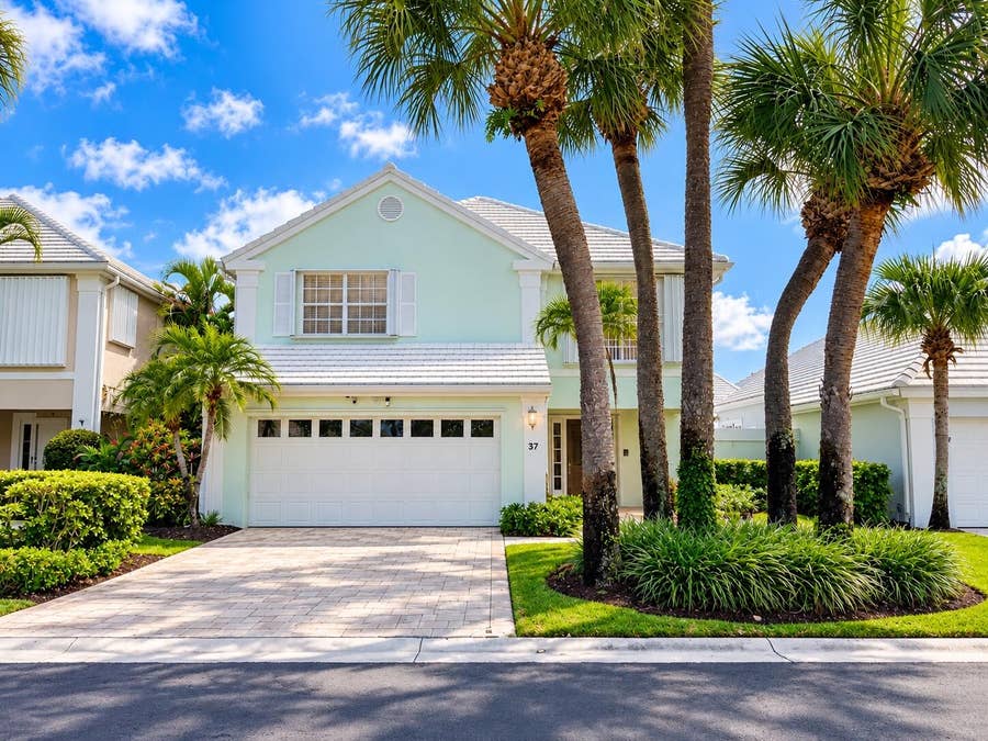 Property photo for 37 Dorchester Circle, Palm Beach Gardens, FL