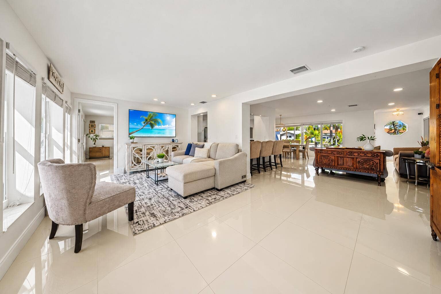 LIVING AREAS