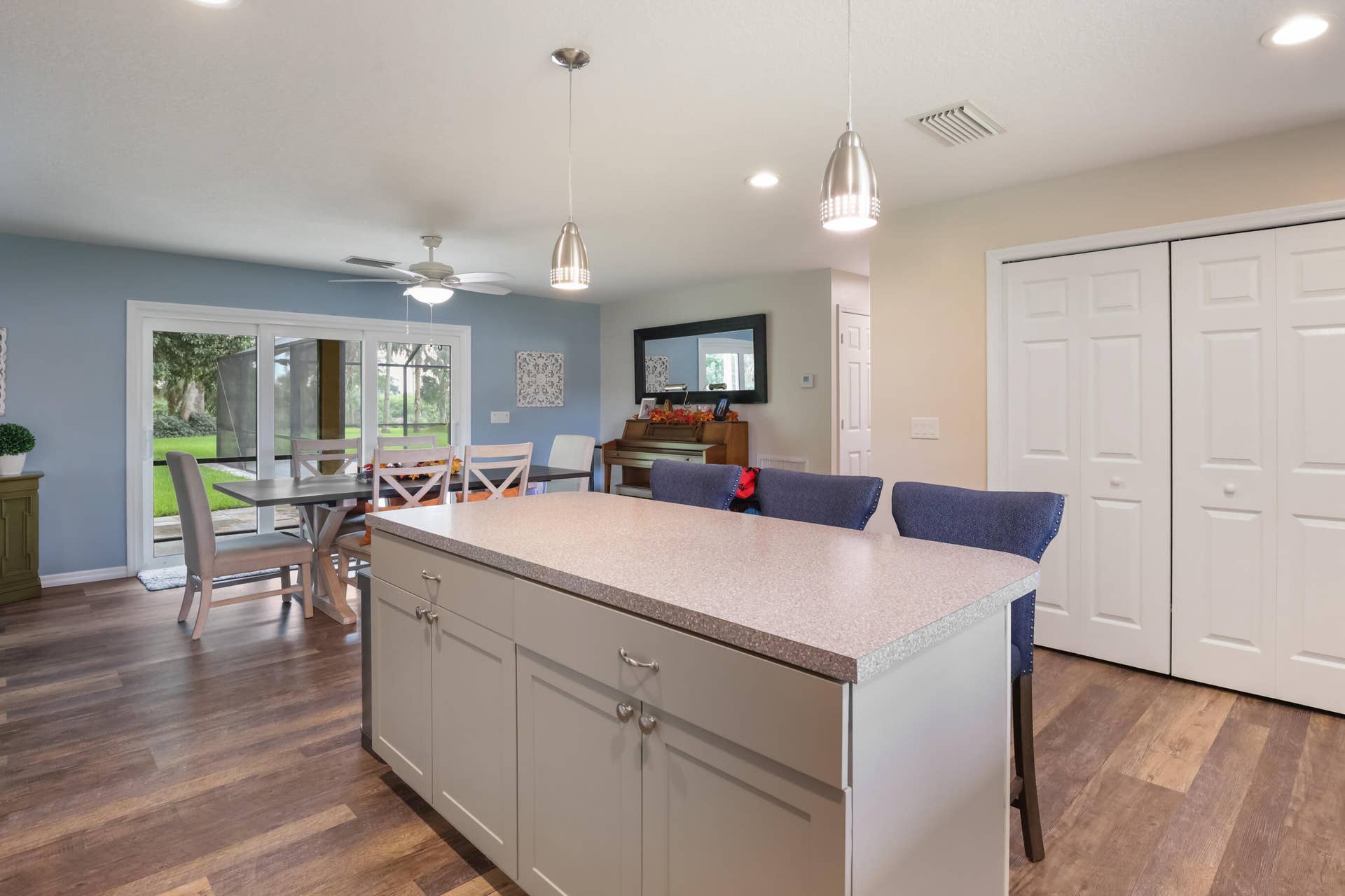 15440 SW Palm Drive, Indiantown, FL 34956 Island Seating