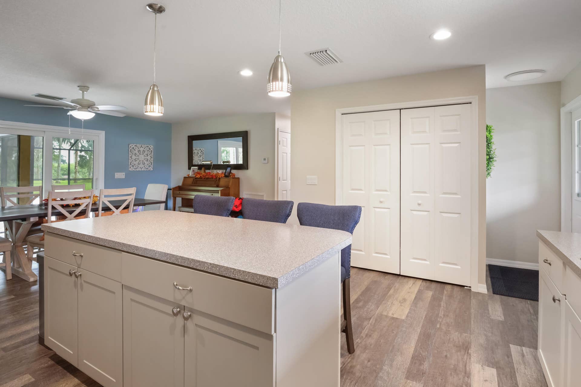 15440 SW Palm Drive, Indiantown, FL 34956 Island Seating