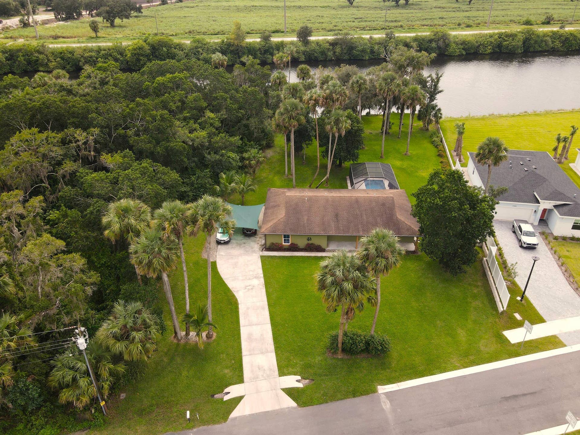 15440 SW Palm Drive, Indiantown, FL 34956 Top View of Front Driveway
