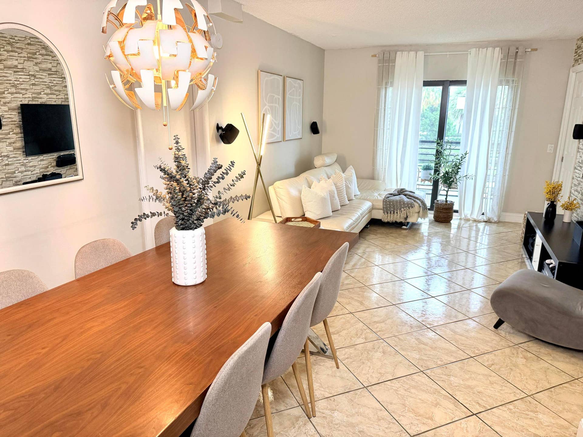 3700 N PINE ISLAND Road, #210, Sunrise, FL 33351 Dinning room