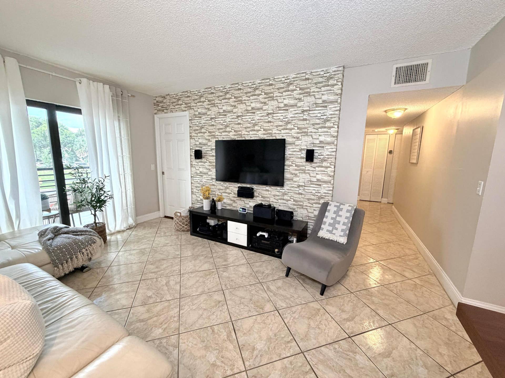 3700 N PINE ISLAND Road, #210, Sunrise, FL 33351 Living room