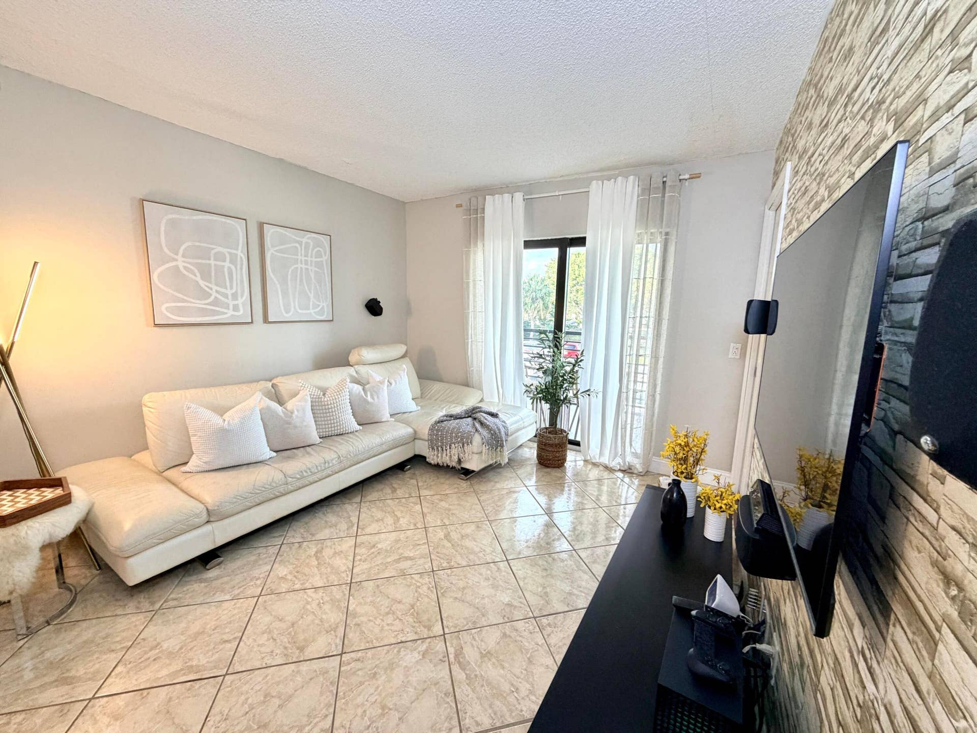 3700 N PINE ISLAND Road, #210, Sunrise, FL 33351 Living room