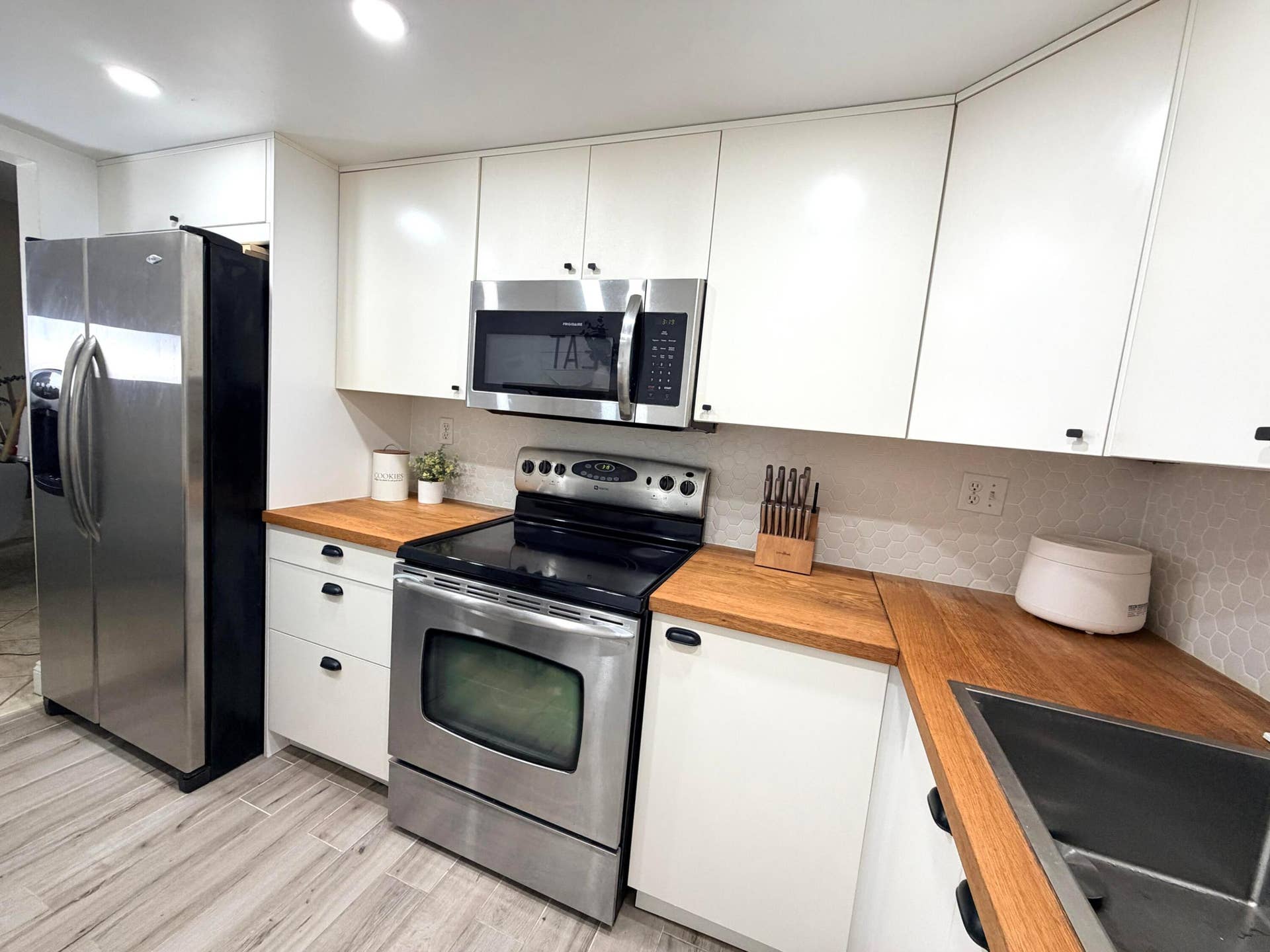 3700 N PINE ISLAND Road, #210, Sunrise, FL 33351 Kitchen