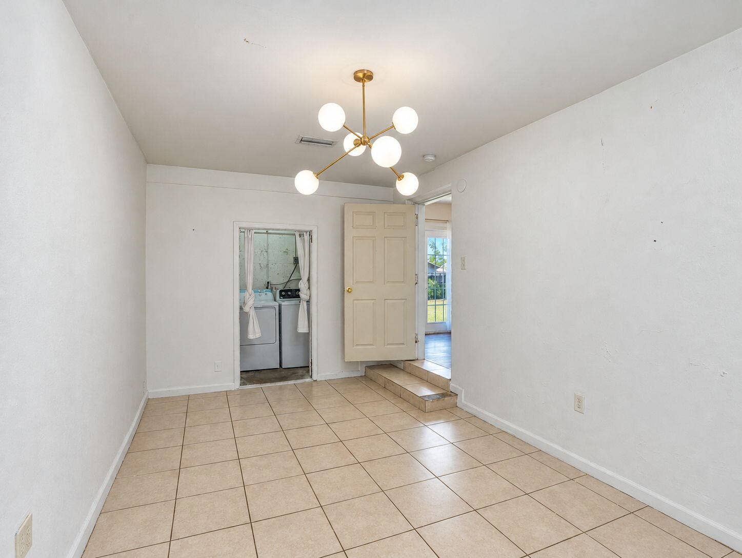 1805 NW 13TH Court, Fort Lauderdale, FL 33311 Additional room off of living room.