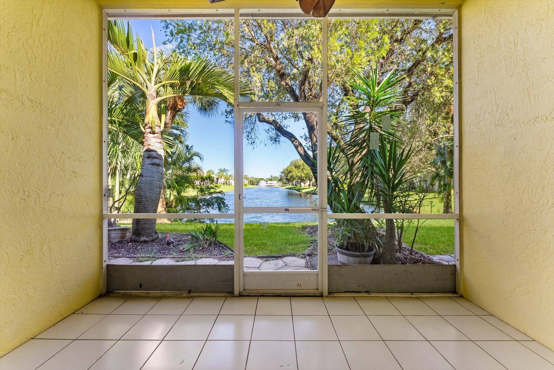 5375 Monterey Circle, #D, Delray Beach, FL 33484 18-18