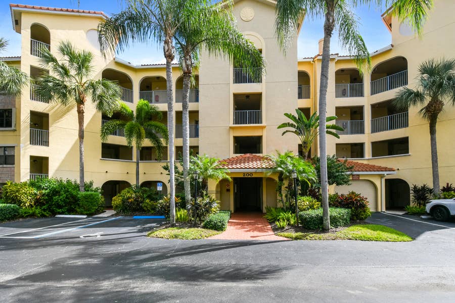Property photo for 200 UNO LAGO Drive, #403, Juno Beach, FL