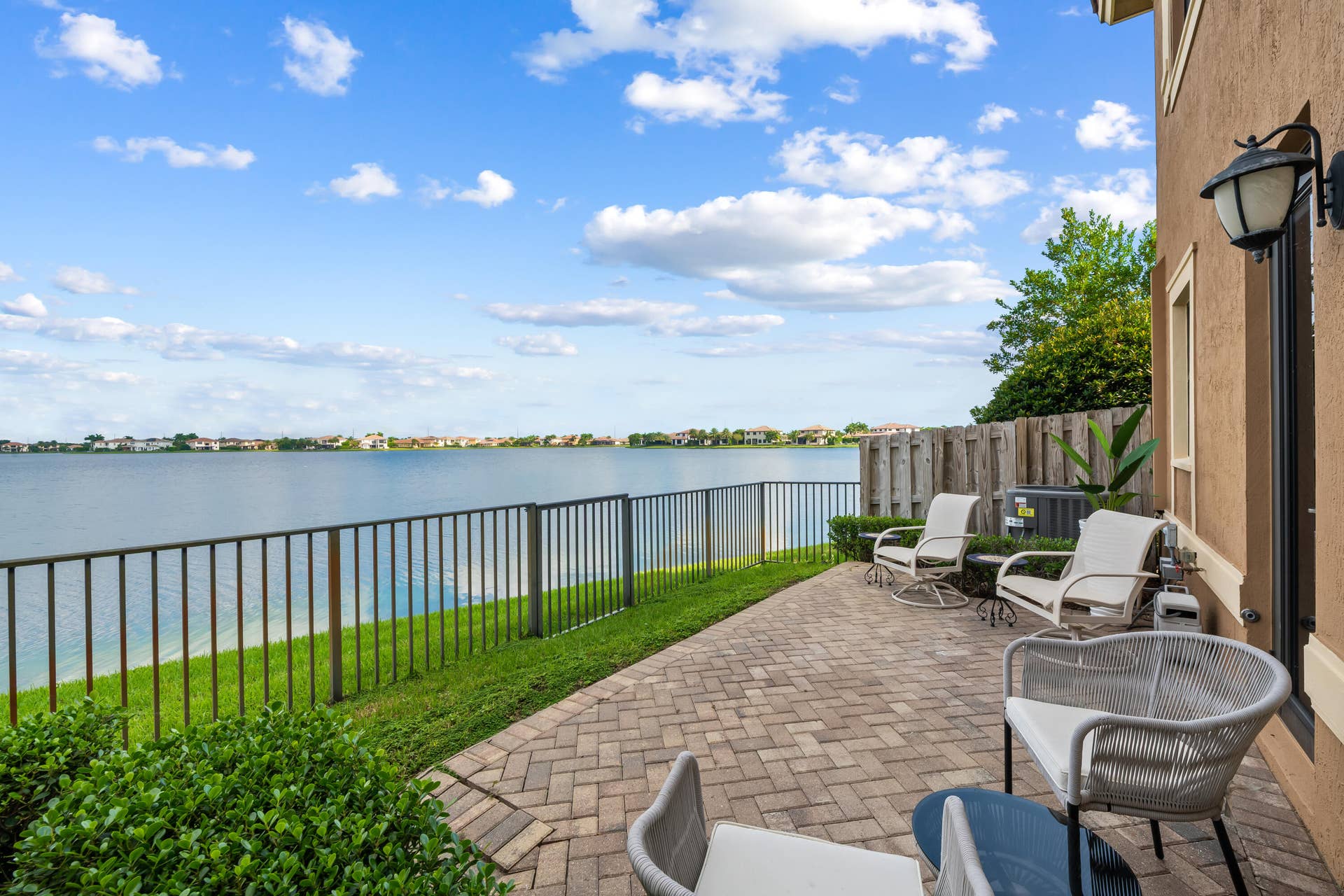 Beautiful, fully fenced back yard