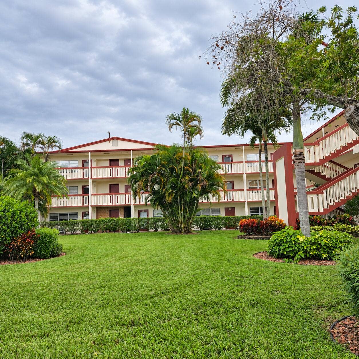 233 BRIGHTON F, #233, Boca Raton, FL 33434 Polished overcast property exterior