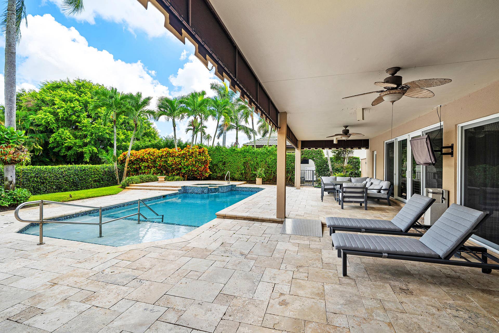 7235 QUEENFERRY Circle, Boca Raton, FL 33496 Patio and Pool