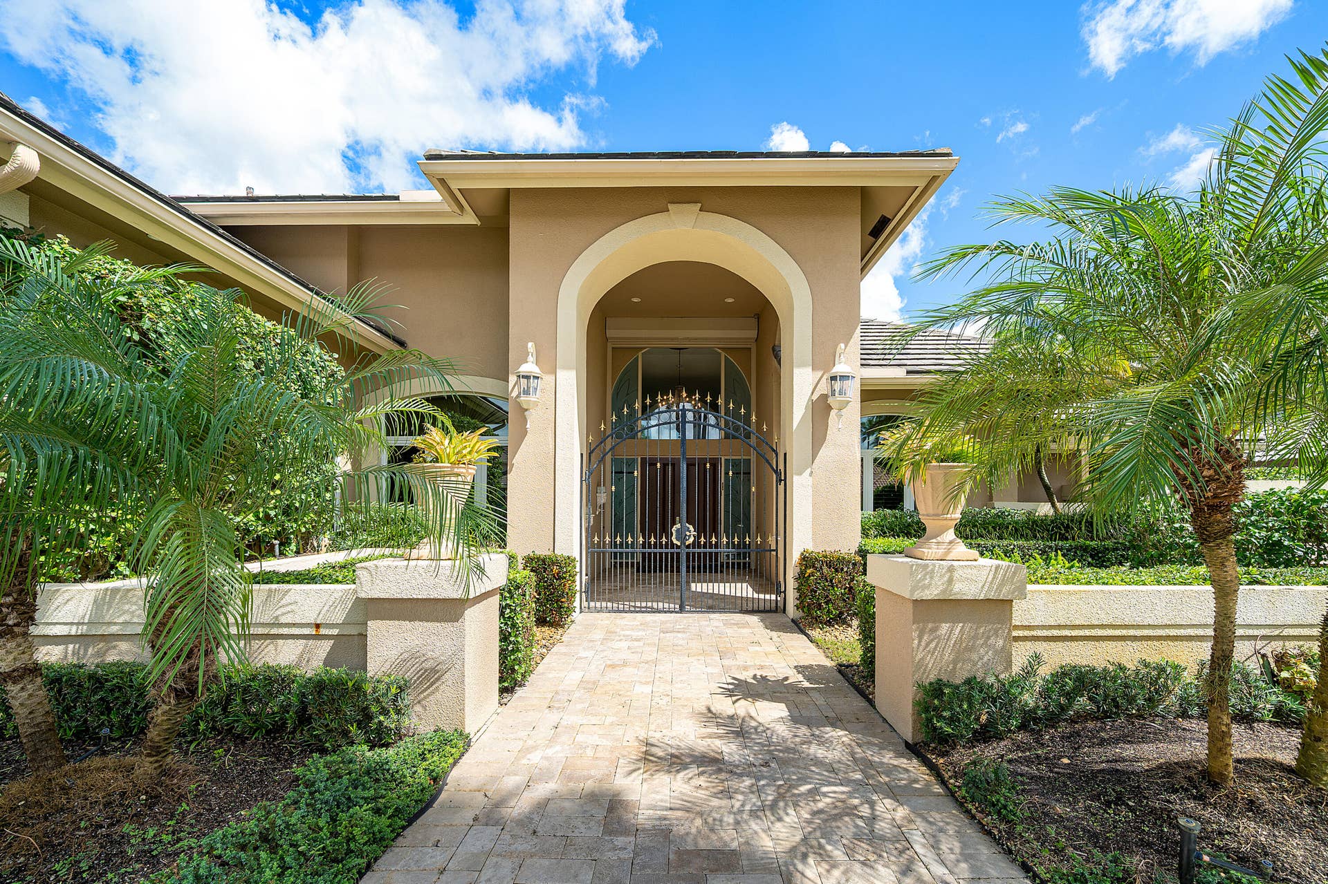 7235 QUEENFERRY Circle, Boca Raton, FL 33496 Front Entrance