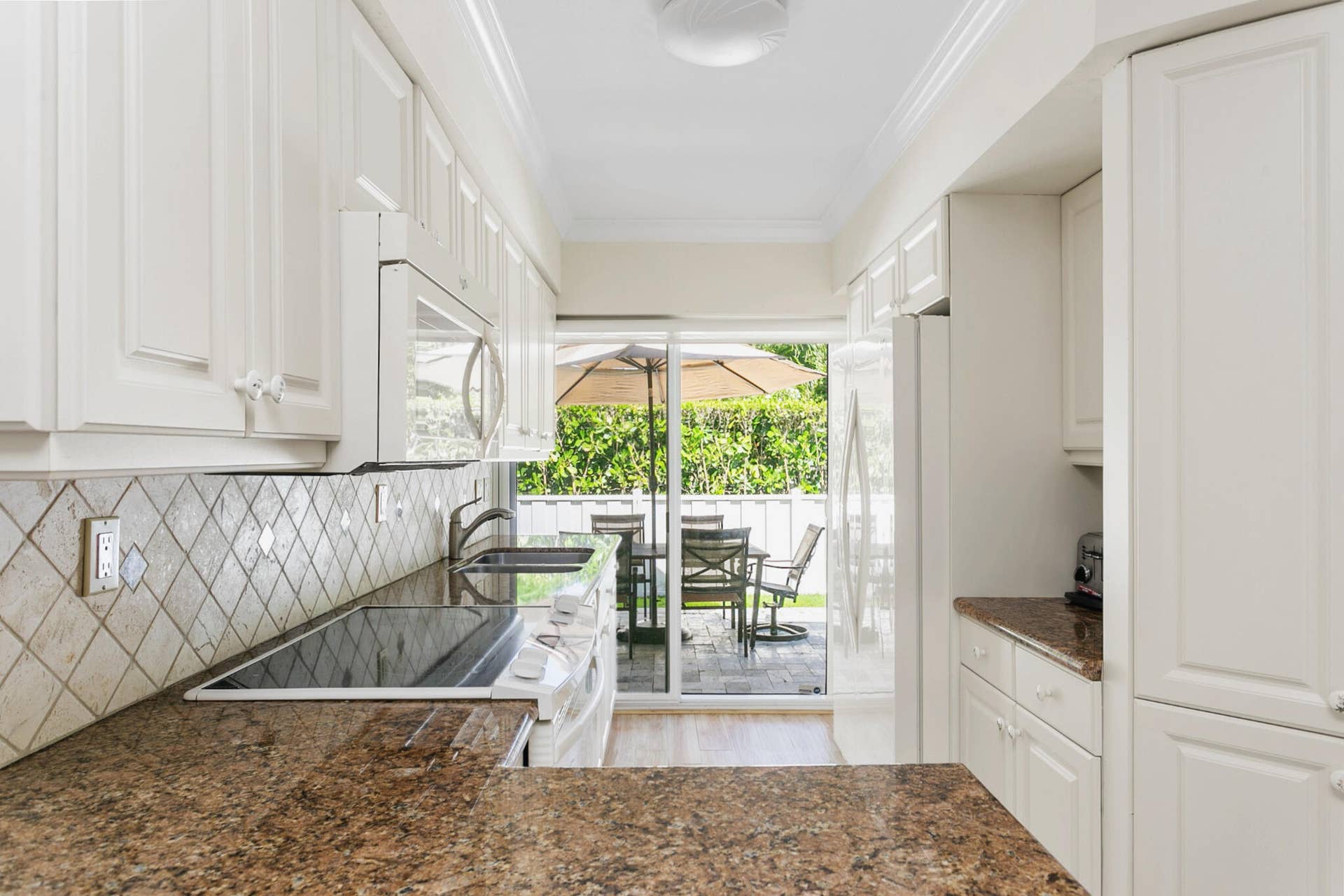 2607 SE 21ST Street, Fort Lauderdale, FL 33316 Kitchen featuring ample work space and separate coffee station