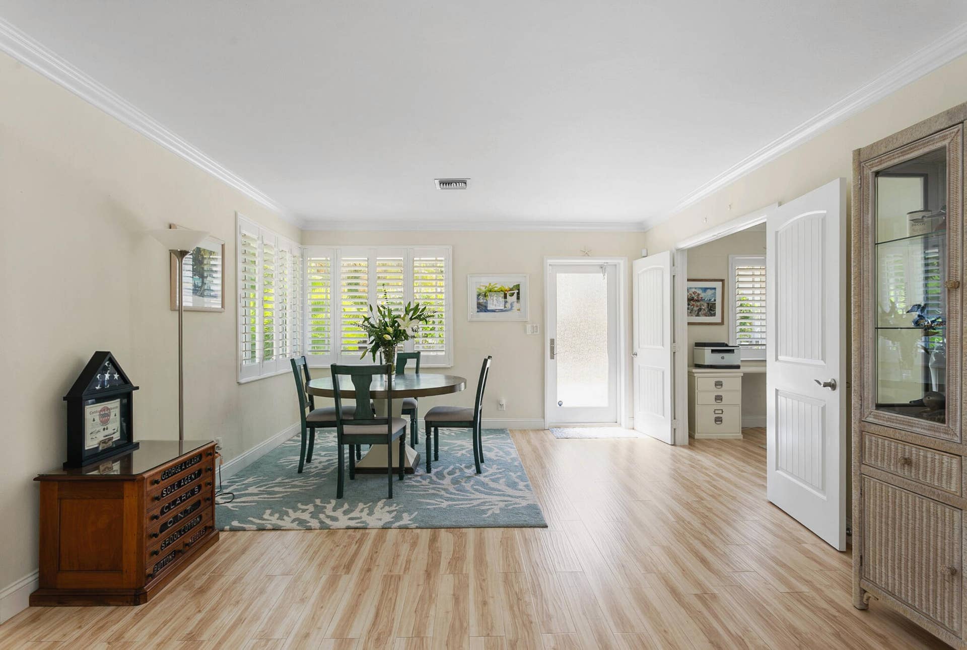 2607 SE 21ST Street, Fort Lauderdale, FL 33316 Open concept living and dining area