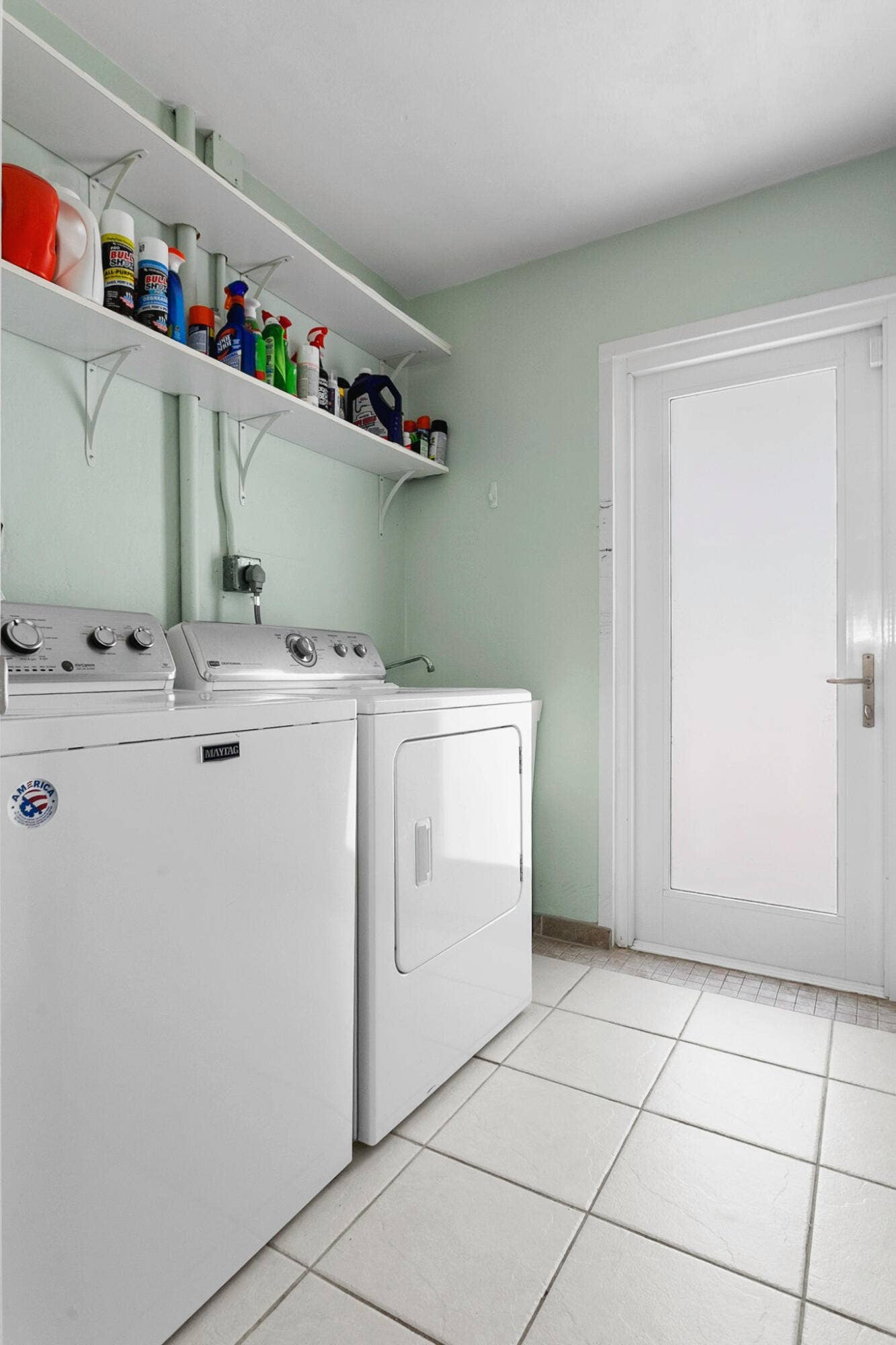 2607 SE 21ST Street, Fort Lauderdale, FL 33316 Extra large laundry and storage area with direct access to outside