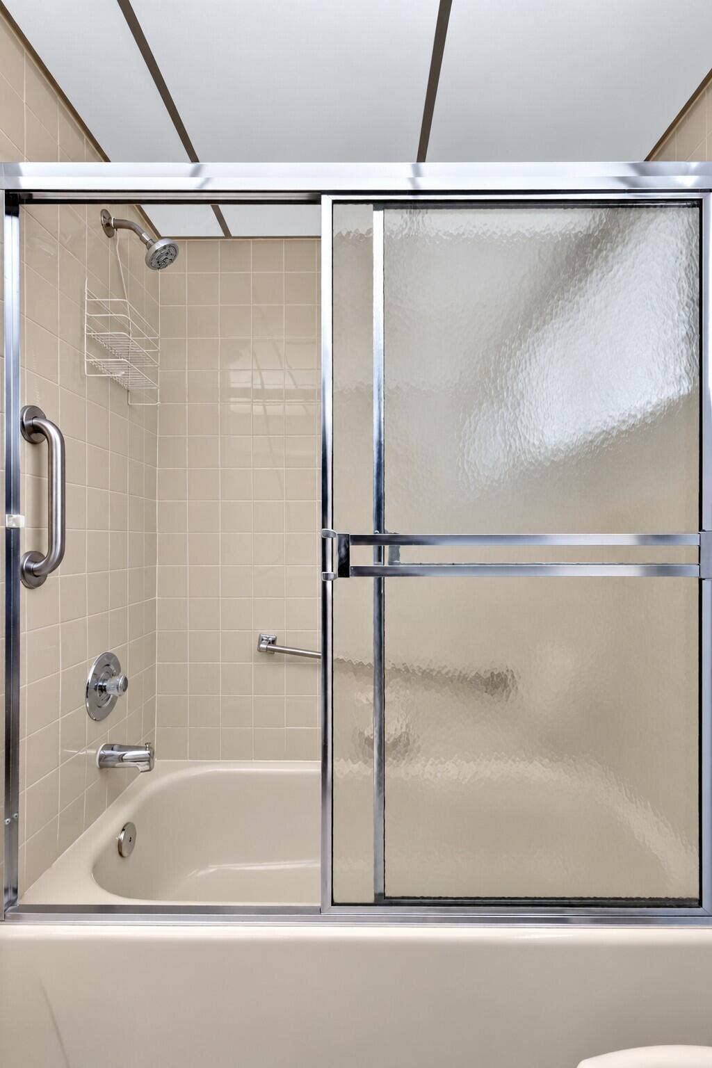 15216 Lakes Of Delray Boulevard, #142, Delray Beach, FL 33484 Clean Beige Tile Shower with Frosted Gla