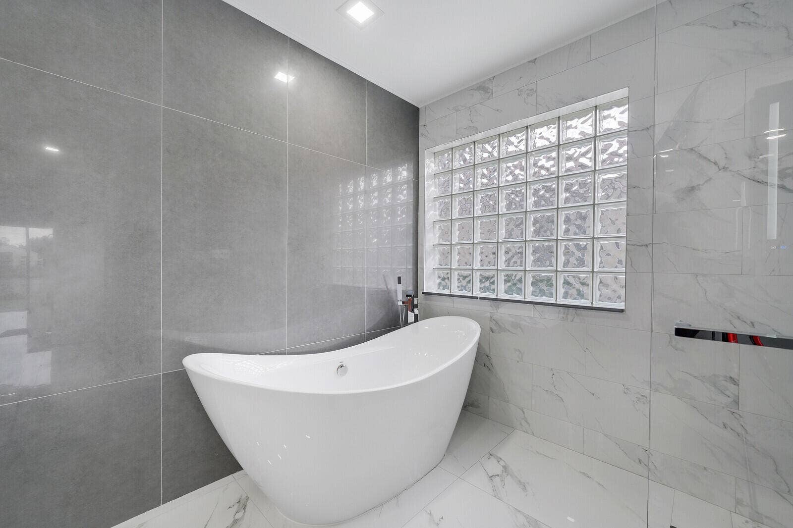 11674 Caracas Boulevard, Boynton Beach, FL 33437 Primary Bathroom
